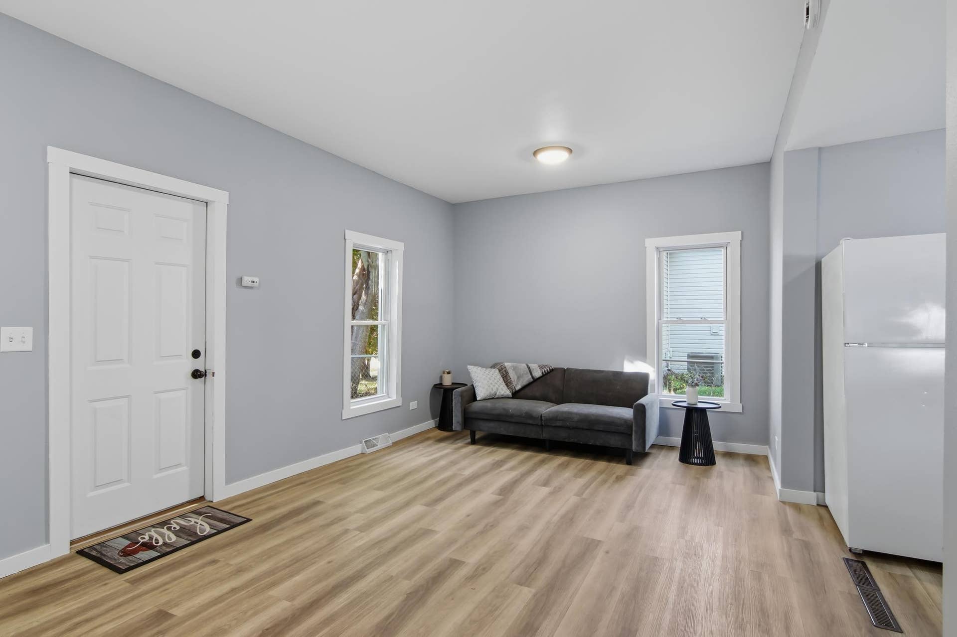 02-LivingRoom-2-jpg.jpg