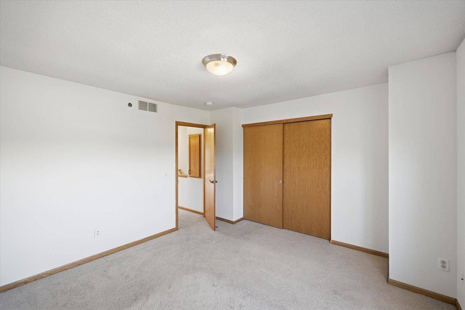 903 8th Avenue N, 75, Minneapolis, MN 55411