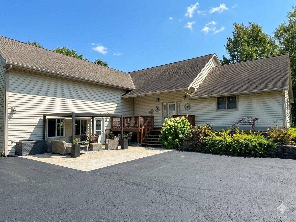 4520 Cherry Lane NE, Bemidji, MN 56601 Exterior Front Approach