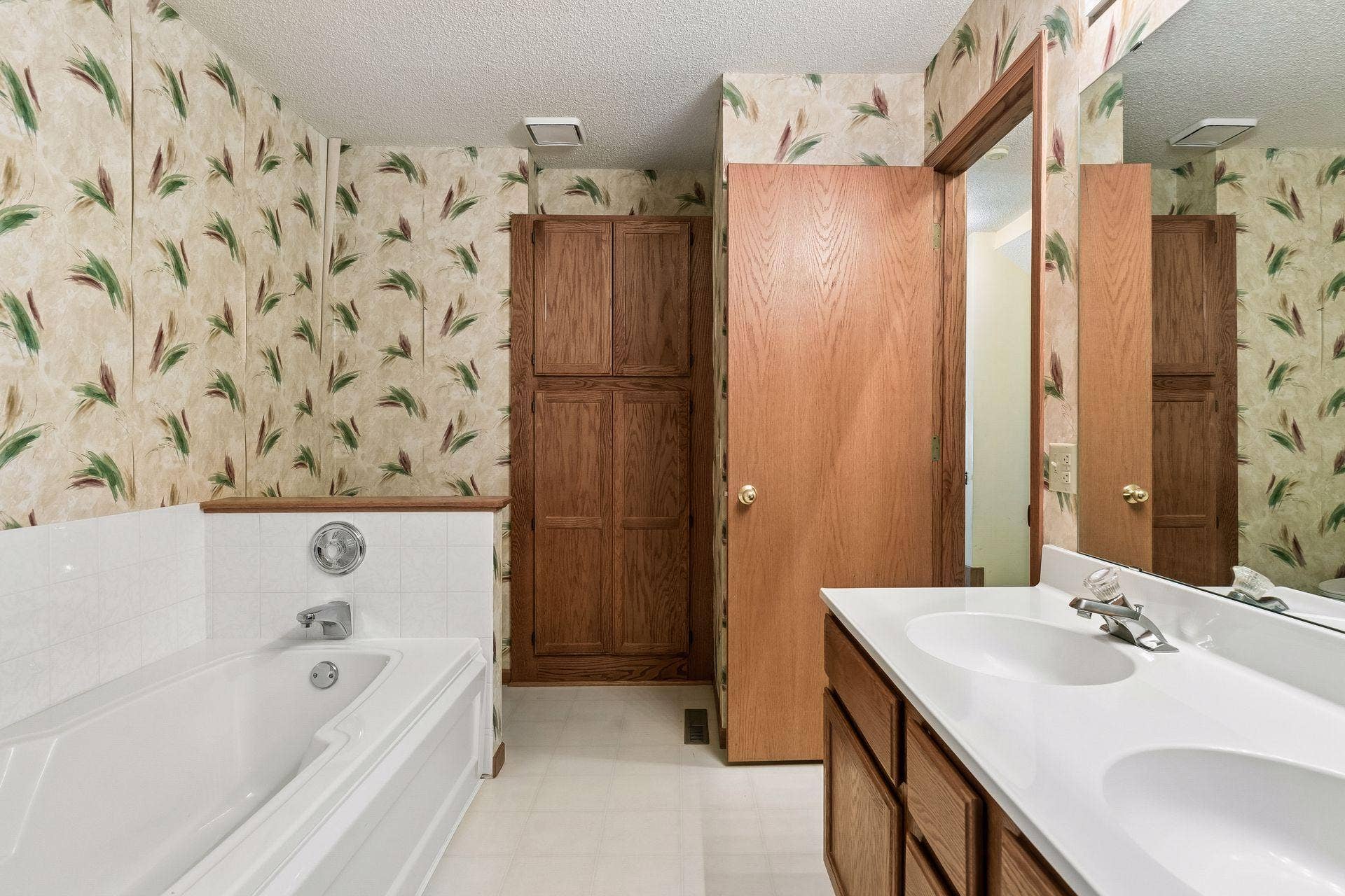 7886 72nd Street S, Cottage Grove, MN 55016