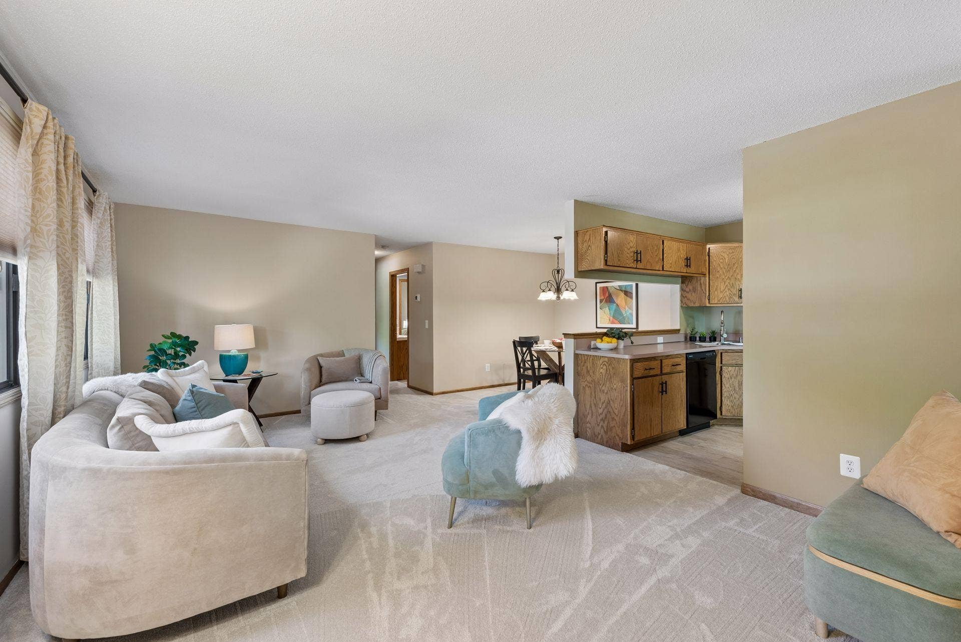 7638 13th Street N, Oakdale, MN 55128 Fresh paint and new LifeProof stain-resistant carpet welcome you into a comfortable living room, with the dining area and kitchen close by for easy everyday living.