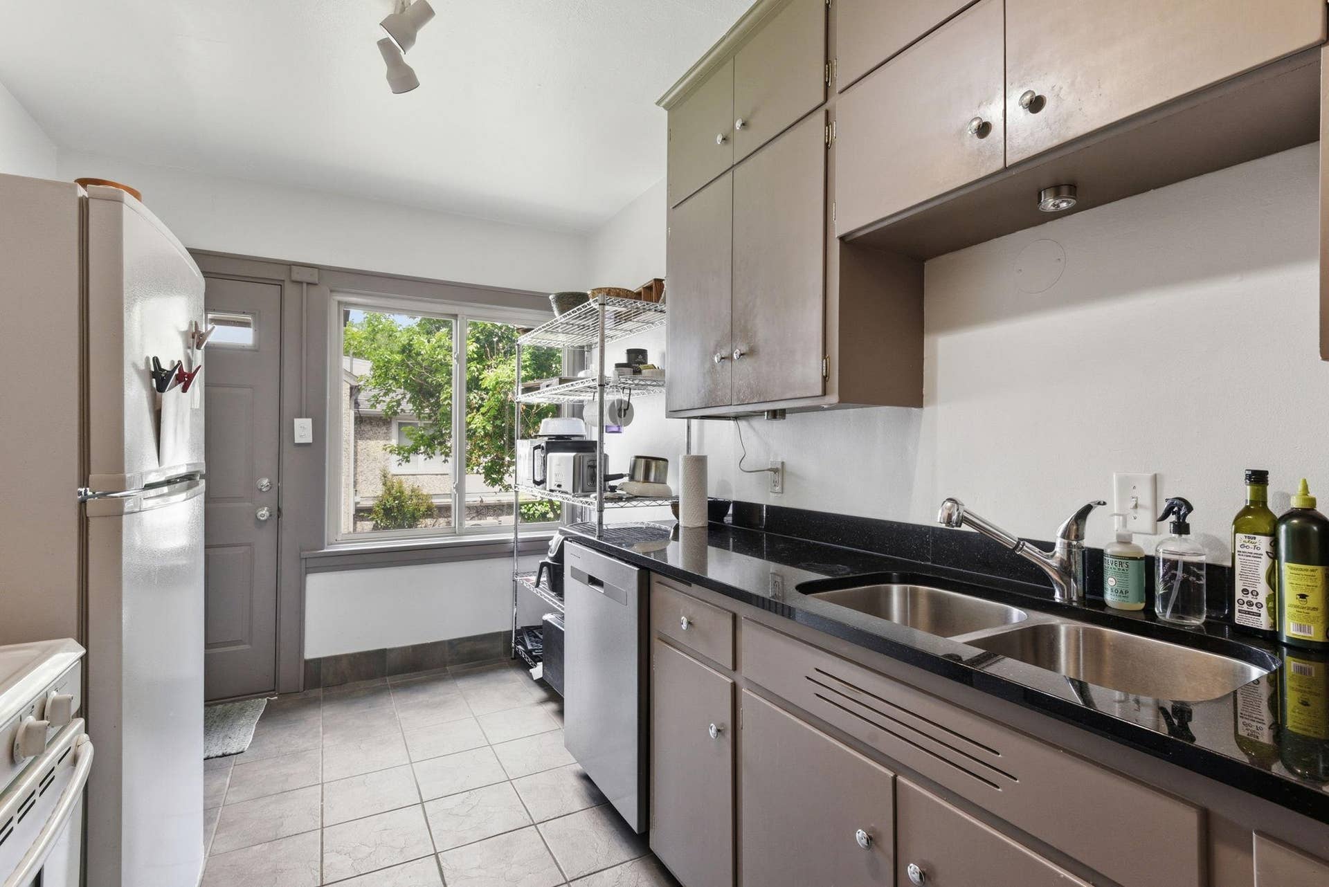 5037/5039 Abbott Avenue S, 28, Minneapolis, MN 55410 33-web-or-mls-5039-5037-Abbott-Ave-S-DUPLEX-33.jpg