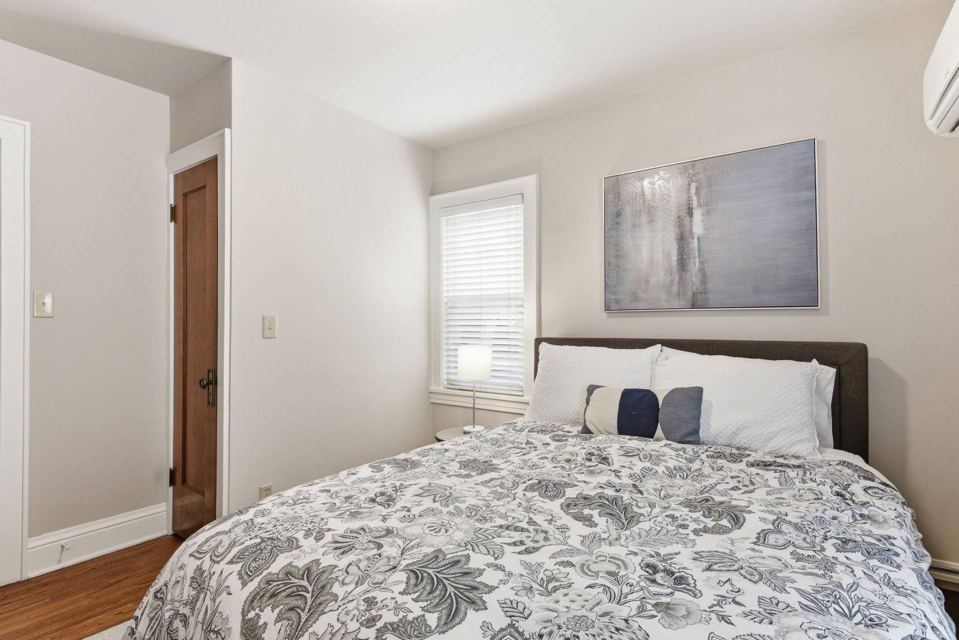 5037/5039 Abbott Avenue S, 28, Minneapolis, MN 55410 16-web-or-mls-5039-5037-Abbott-Ave-S-DUPLEX-16.jpg