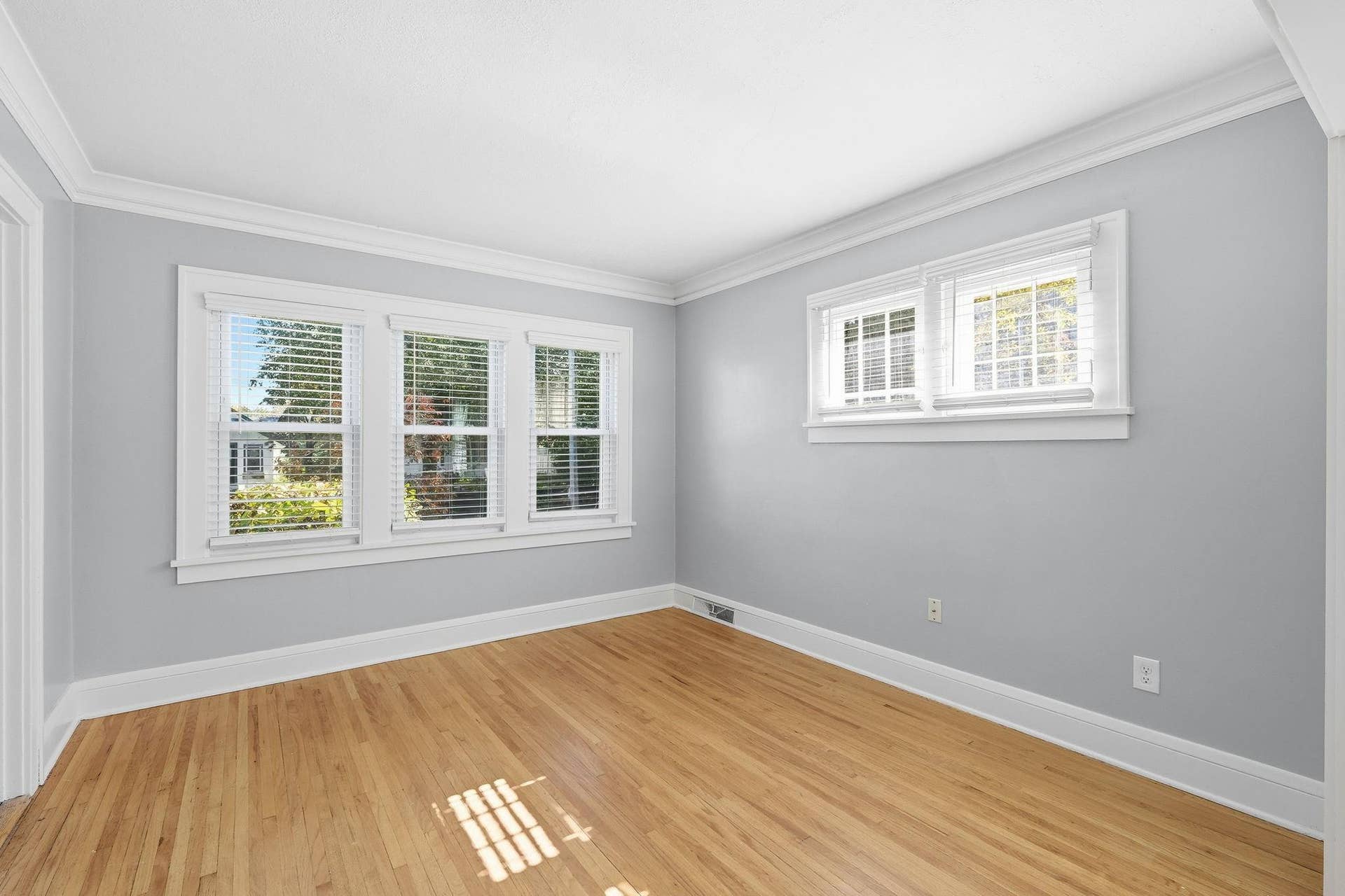 4417 Russell Avenue N, 79, Minneapolis, MN 55412 11-web-or-mls-4417_Russell_Ave_N_Minneapolis_MN_55412_011.jpg