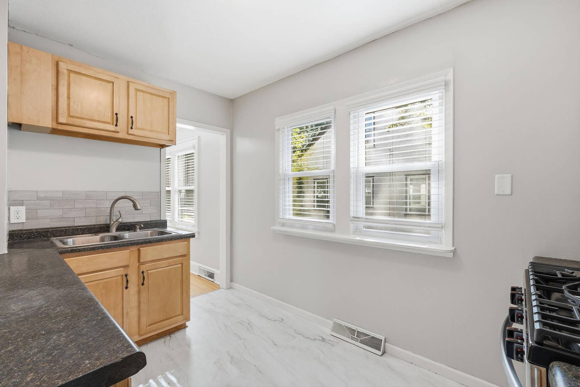 4417 Russell Avenue N, 79, Minneapolis, MN 55412 18-web-or-mls-4417_Russell_Ave_N_Minneapolis_MN_55412_018.jpg