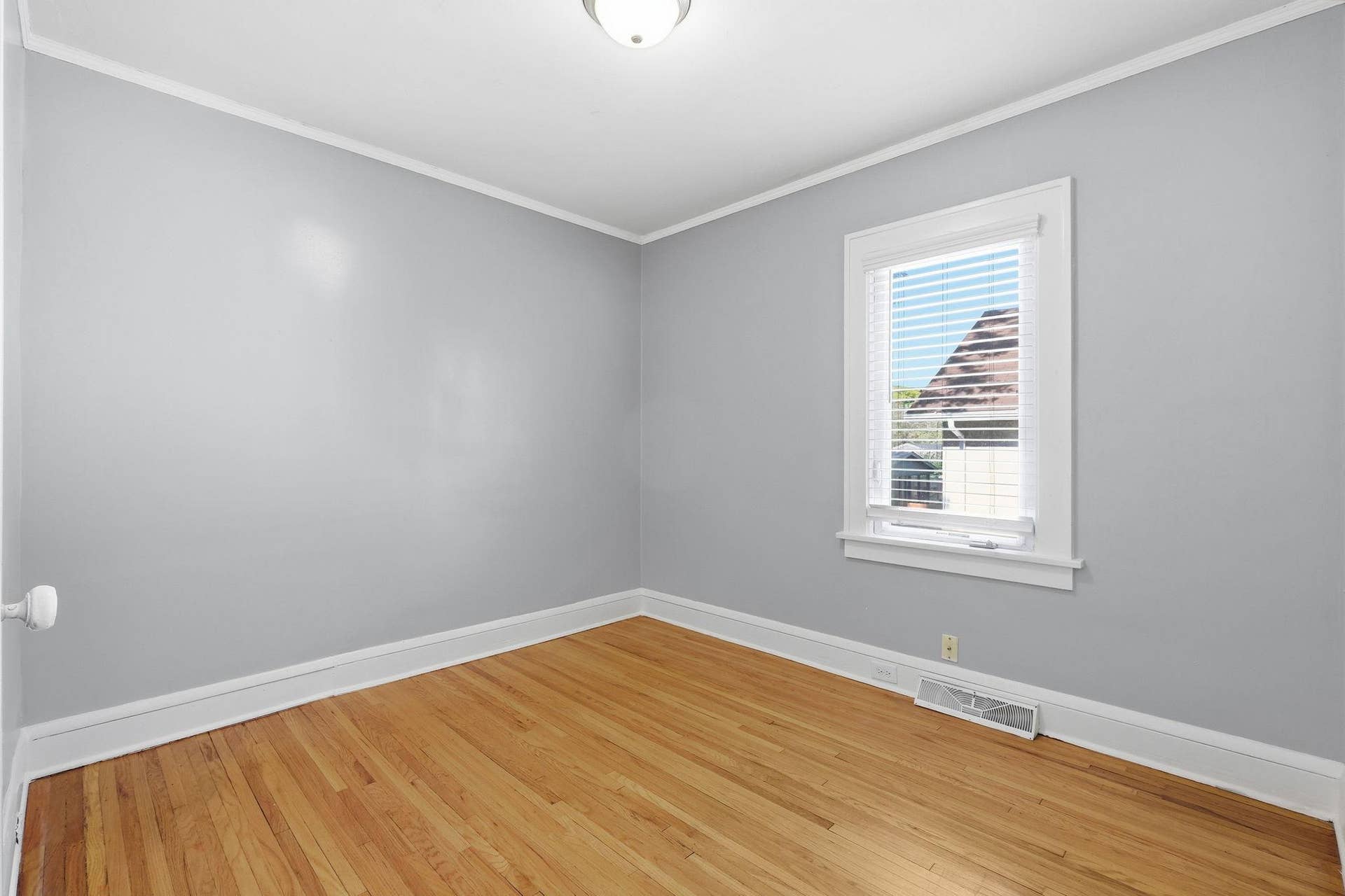 4417 Russell Avenue N, 79, Minneapolis, MN 55412 22-web-or-mls-4417_Russell_Ave_N_Minneapolis_MN_55412_022.jpg