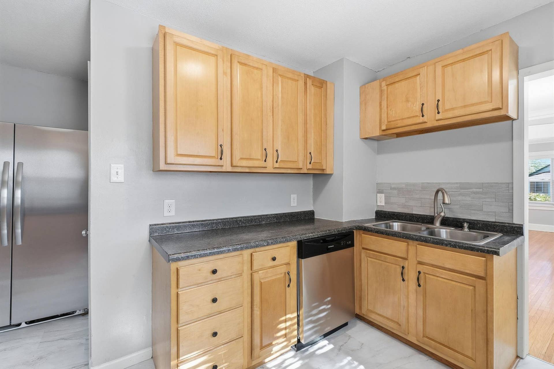 4417 Russell Avenue N, 79, Minneapolis, MN 55412 17-web-or-mls-4417_Russell_Ave_N_Minneapolis_MN_55412_017.jpg