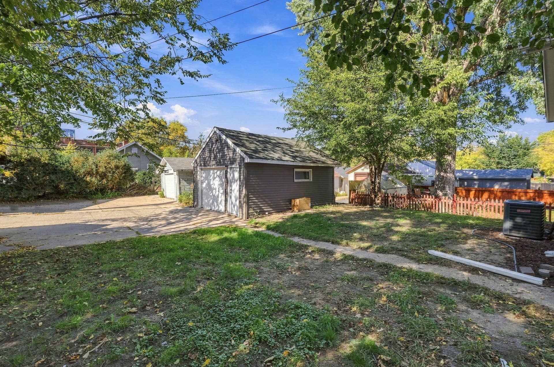 4417 Russell Avenue N, 79, Minneapolis, MN 55412 5-web-or-mls-4417_Russell_Ave_N_Minneapolis_MN_55412_004.jpg