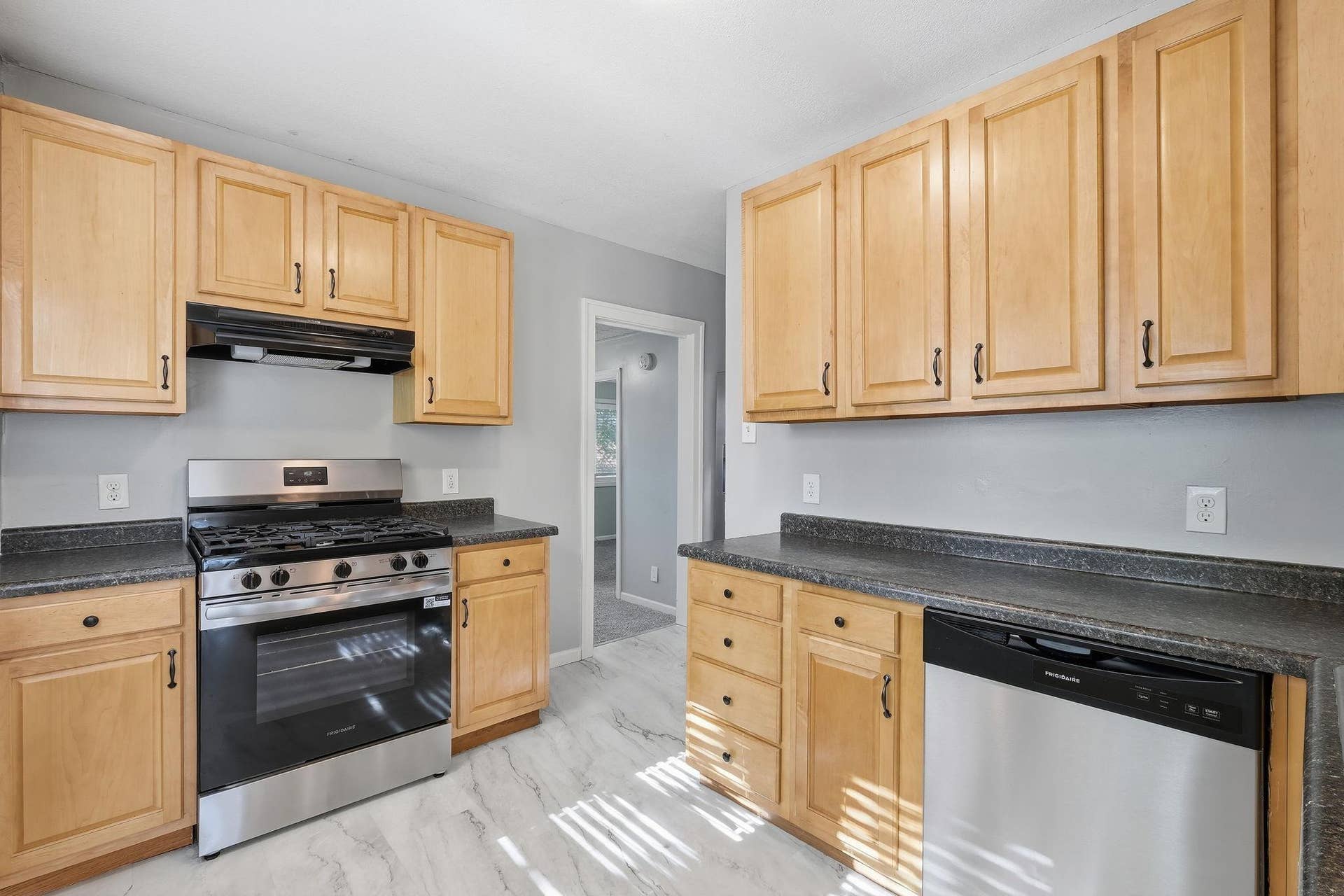 4417 Russell Avenue N, 79, Minneapolis, MN 55412 16-web-or-mls-4417_Russell_Ave_N_Minneapolis_MN_55412_016.jpg