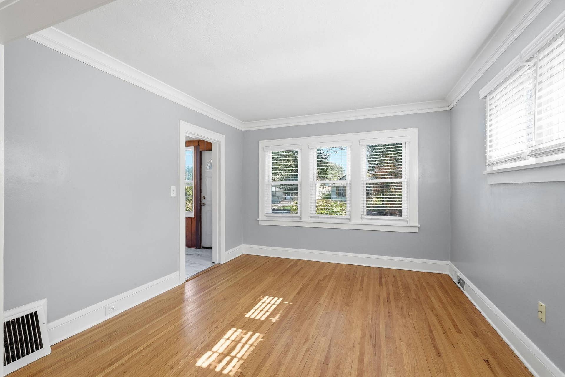 4417 Russell Avenue N, 79, Minneapolis, MN 55412 12-web-or-mls-4417_Russell_Ave_N_Minneapolis_MN_55412_012.jpg
