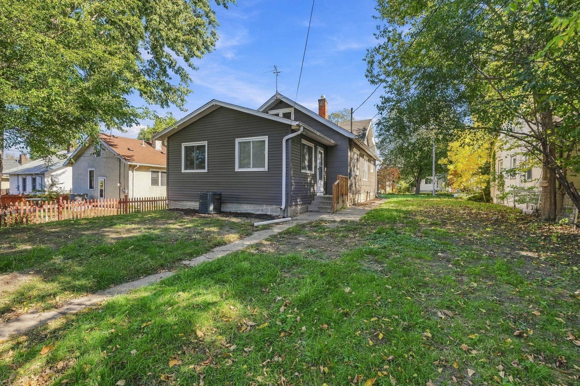 4417 Russell Avenue N, 79, Minneapolis, MN 55412 6-web-or-mls-4417_Russell_Ave_N_Minneapolis_MN_55412_002.jpg