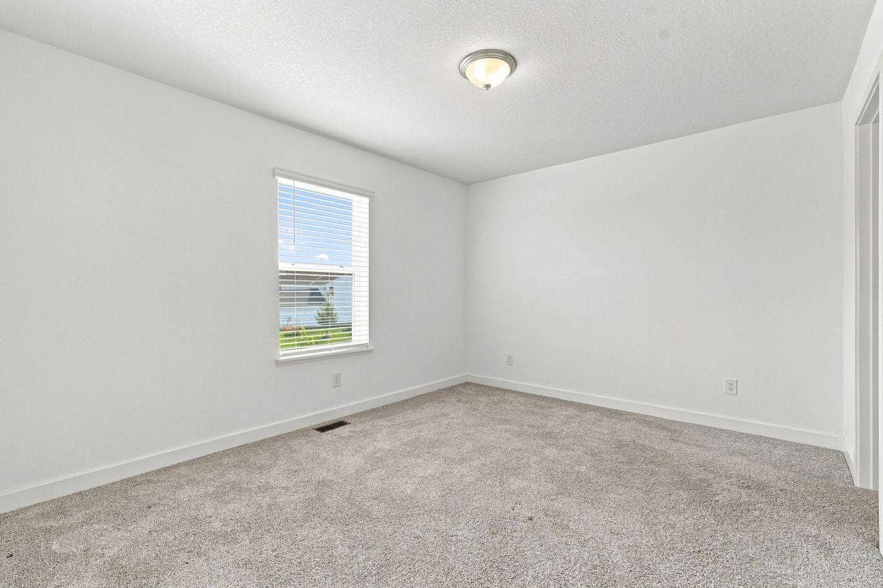 16197 Europa Avenue N, Hugo, MN 55038 Upper level bedroom