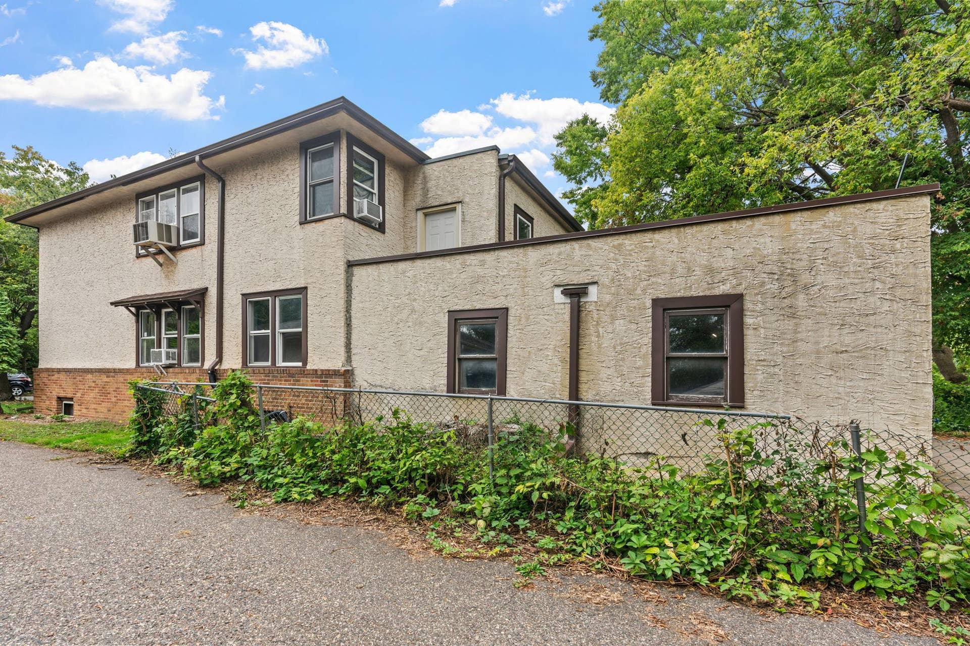 261 Robie Street W, 104, Saint Paul, MN 55107 6-web-or-mls-261 W Robie St 1-6.jpg