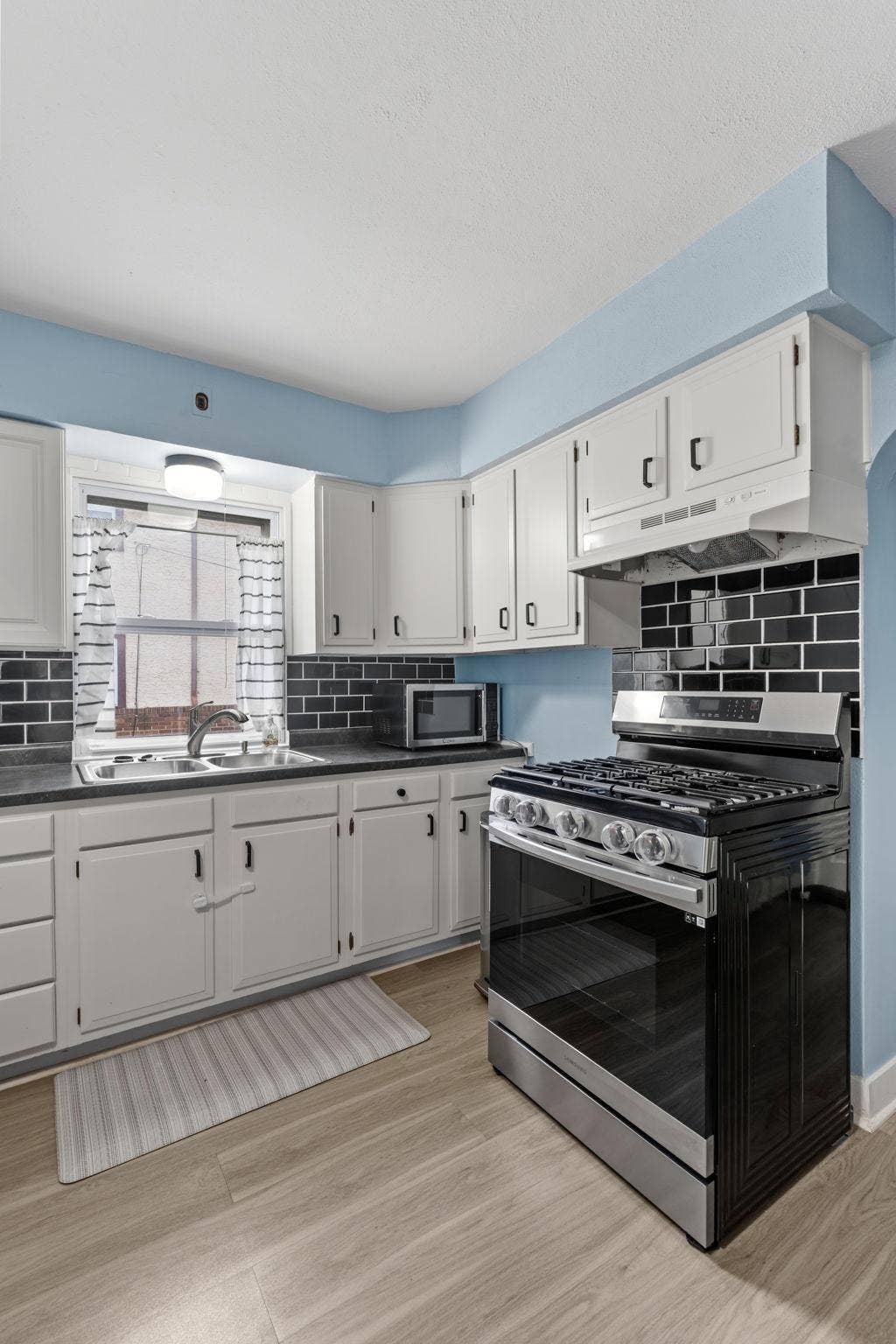 261 Robie Street W, 104, Saint Paul, MN 55107 16-web-or-mls-261 W Robie St 1-16.jpg