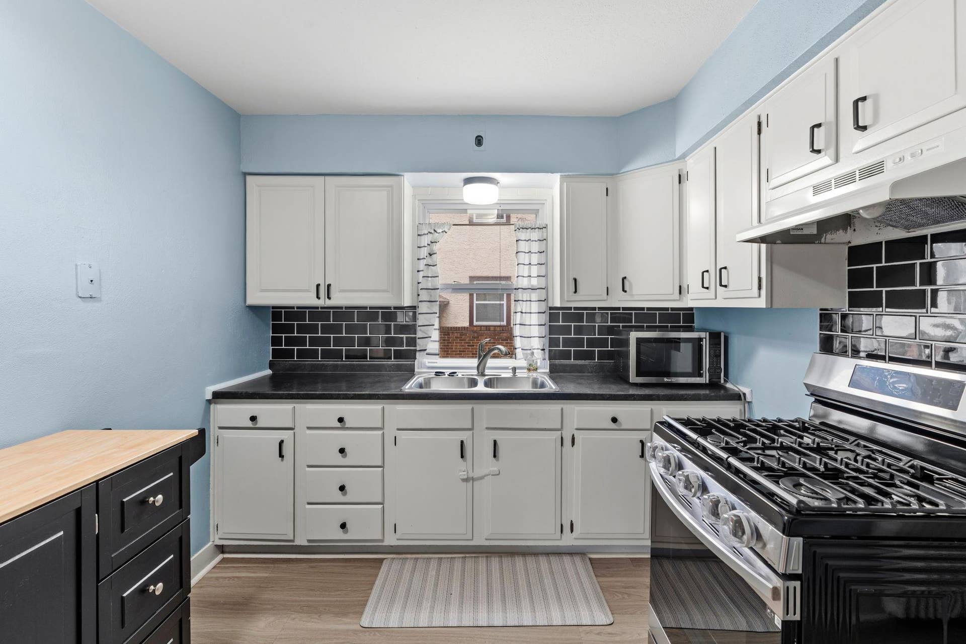 261 Robie Street W, 104, Saint Paul, MN 55107 15-web-or-mls-261 W Robie St 1-15.jpg
