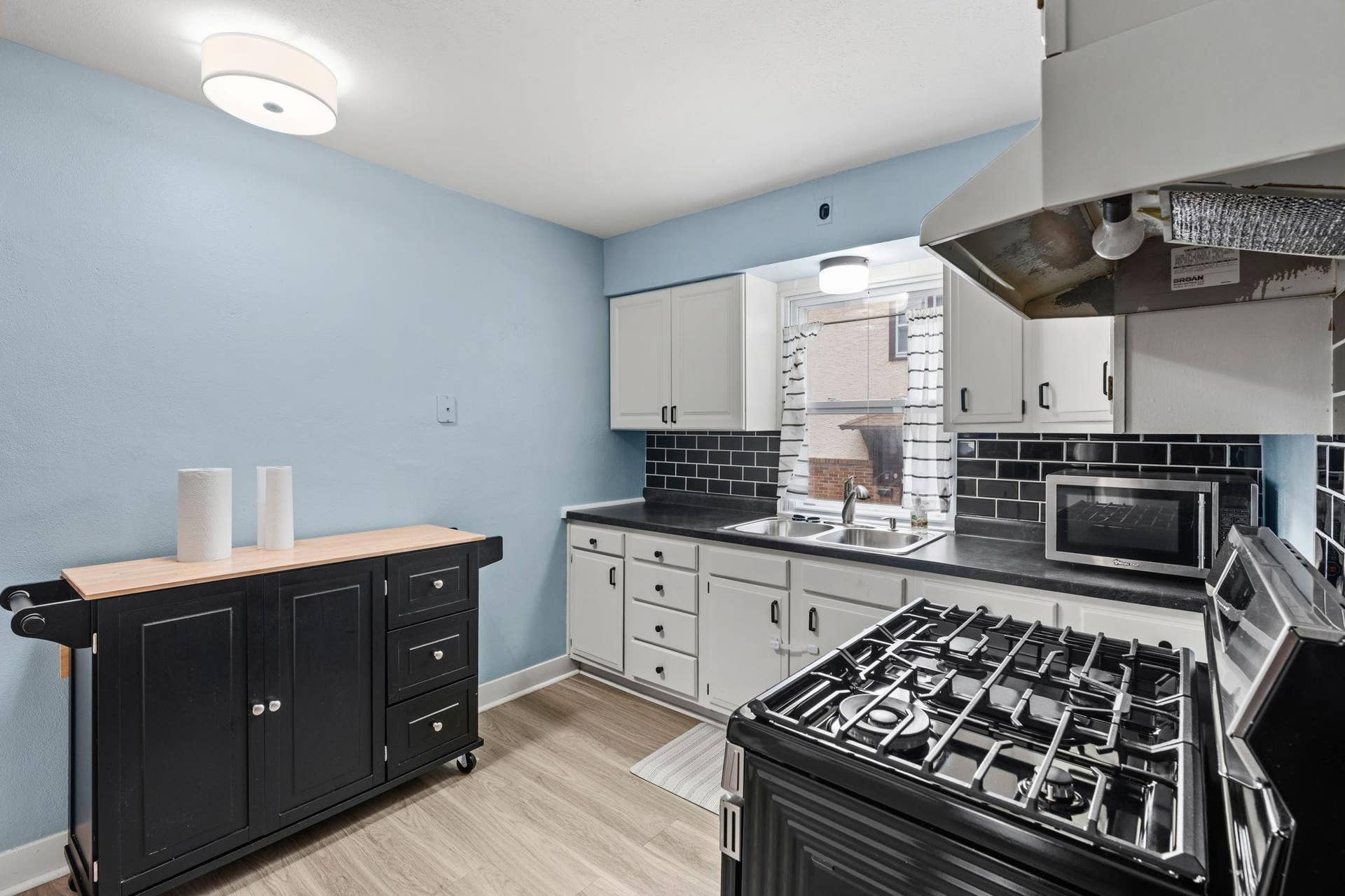 261 Robie Street W, 104, Saint Paul, MN 55107 17-web-or-mls-261 W Robie St 1-17.jpg