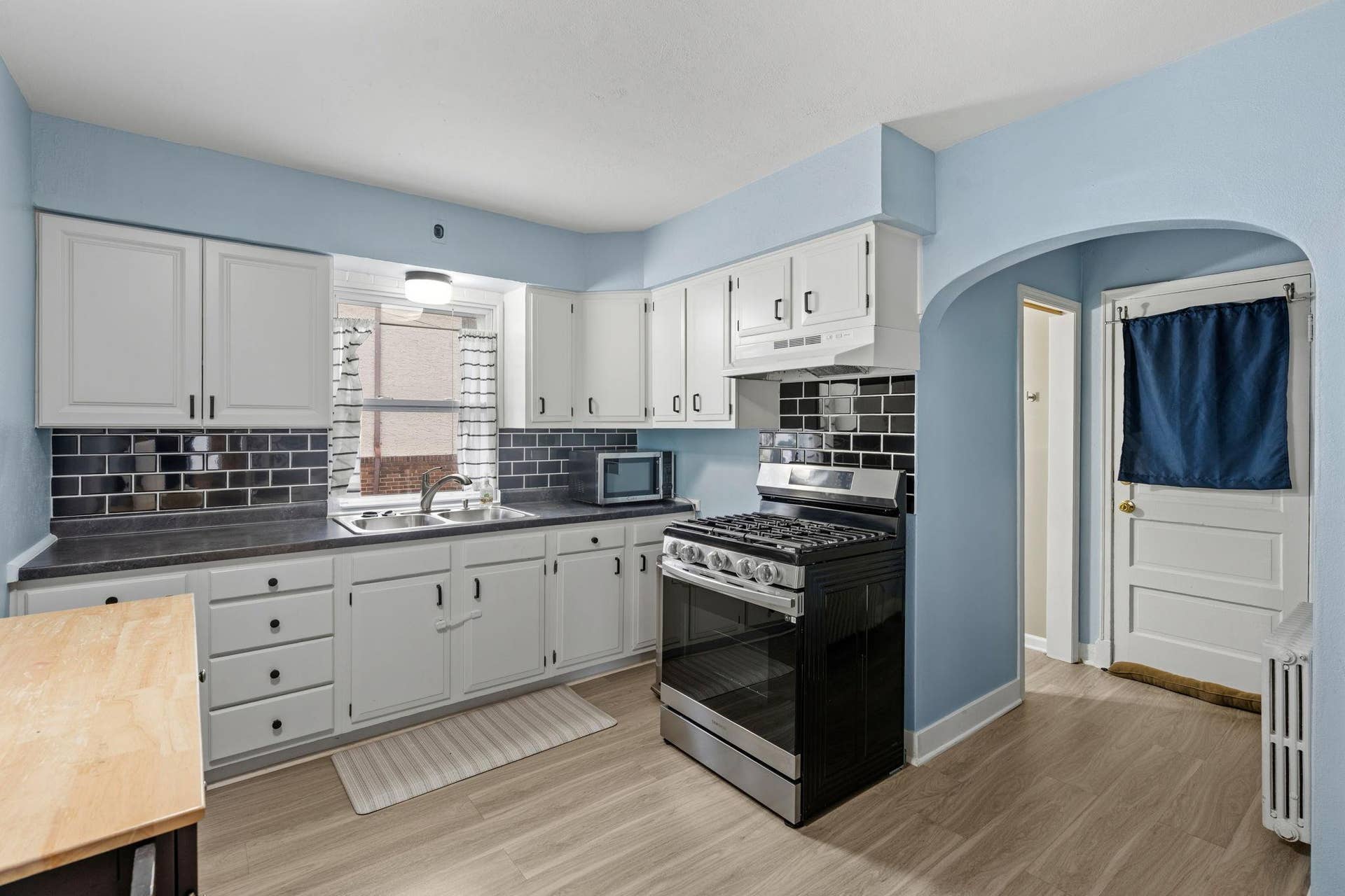 261 Robie Street W, 104, Saint Paul, MN 55107 14-web-or-mls-261 W Robie St 1-14.jpg