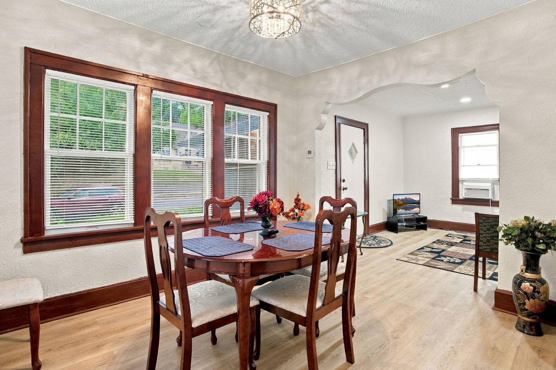 1428 Vincent Avenue N, 85, Minneapolis, MN 55411 Dinning
