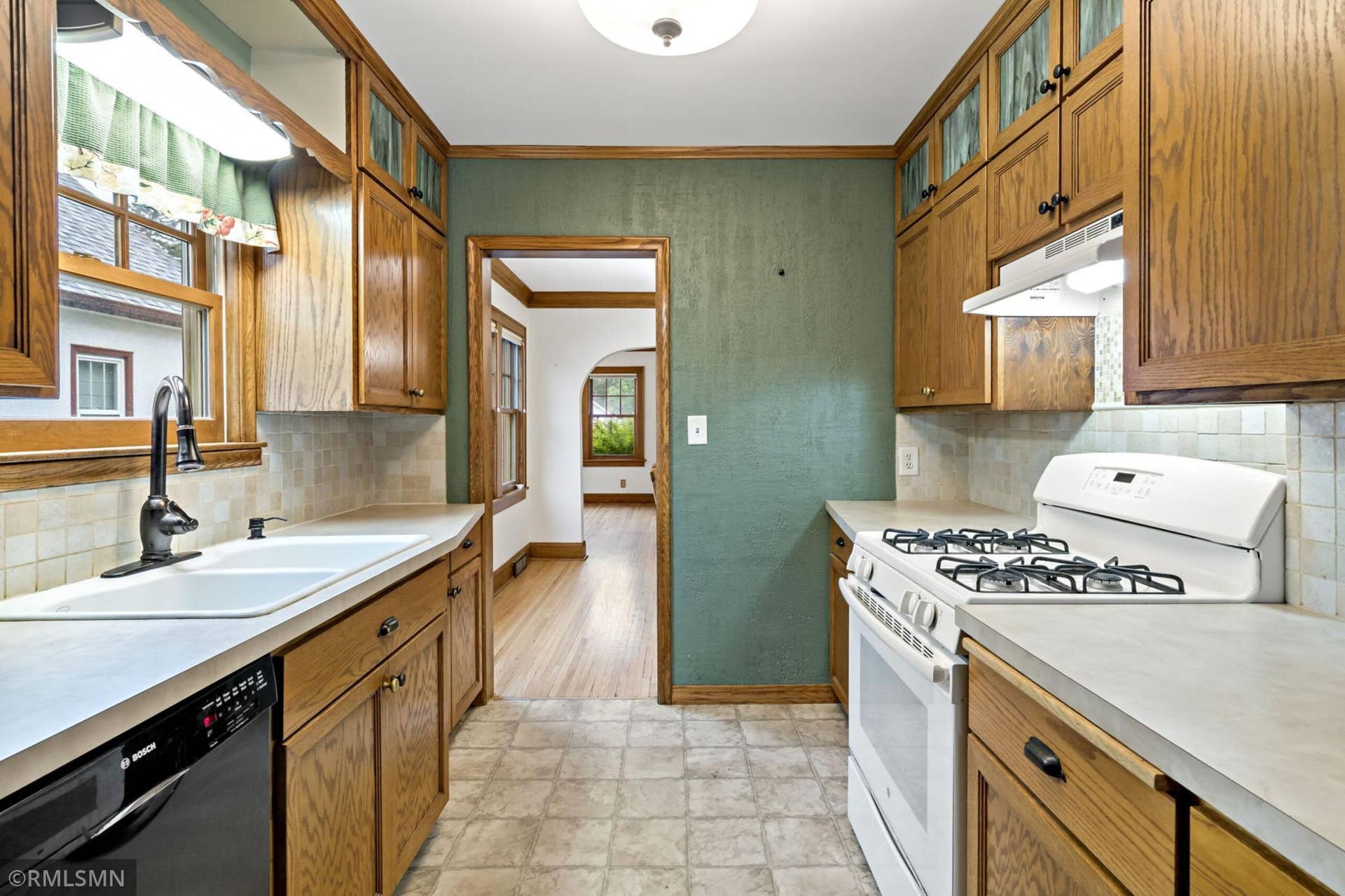 844 Winslow Avenue, 104, Saint Paul, MN 55107 20-web-or-mls-844_Winslow_Ave_St_Paul_MN_0030.jpg