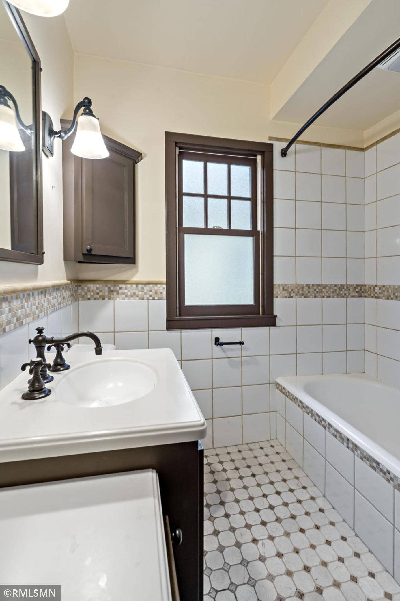 844 Winslow Avenue, 104, Saint Paul, MN 55107 30-web-or-mls-844_Winslow_Ave_St_Paul_MN_0040.jpg