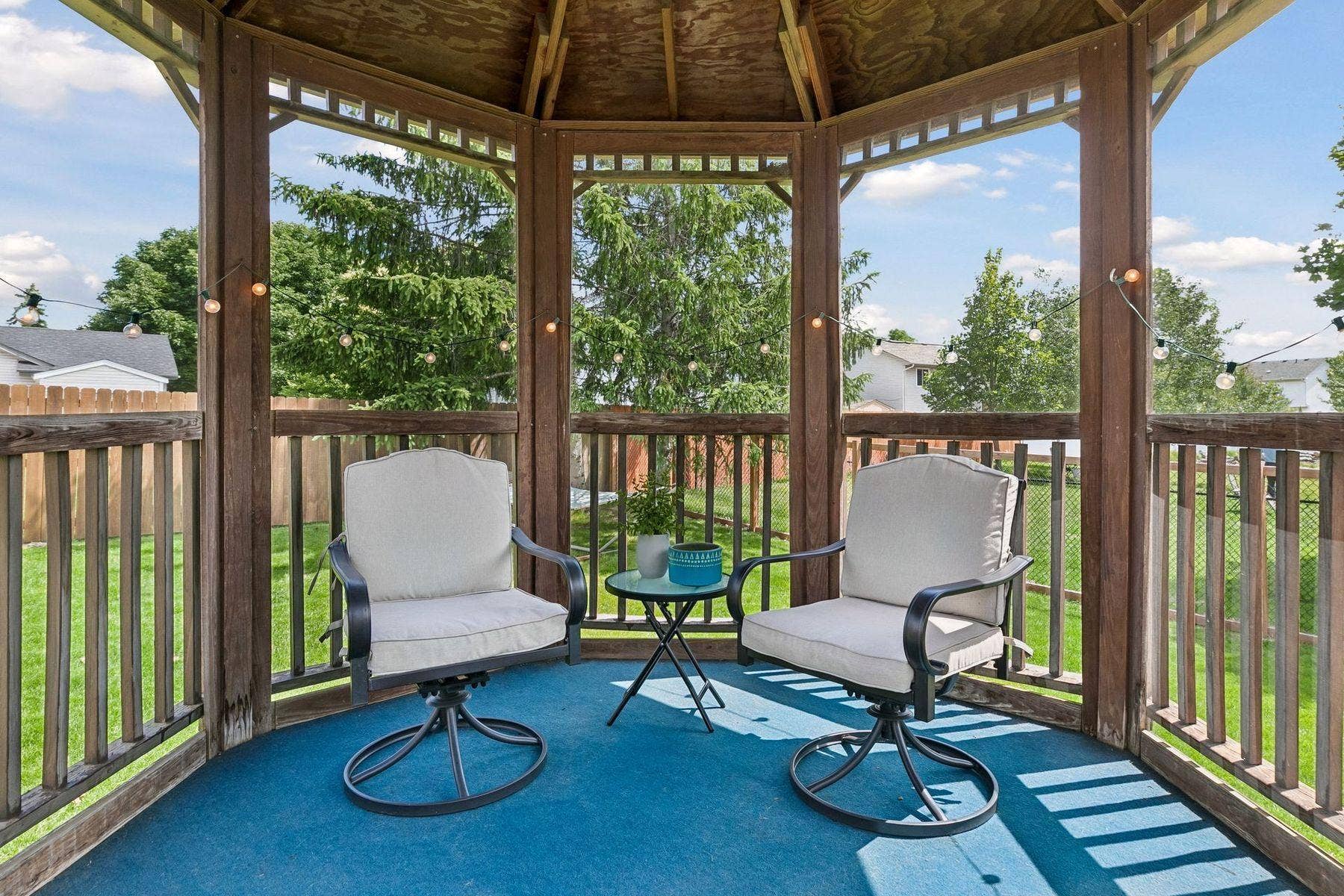 1049 Bonnieview Drive, Woodbury, MN 55129 Enjoy evenings in the screened gazebo