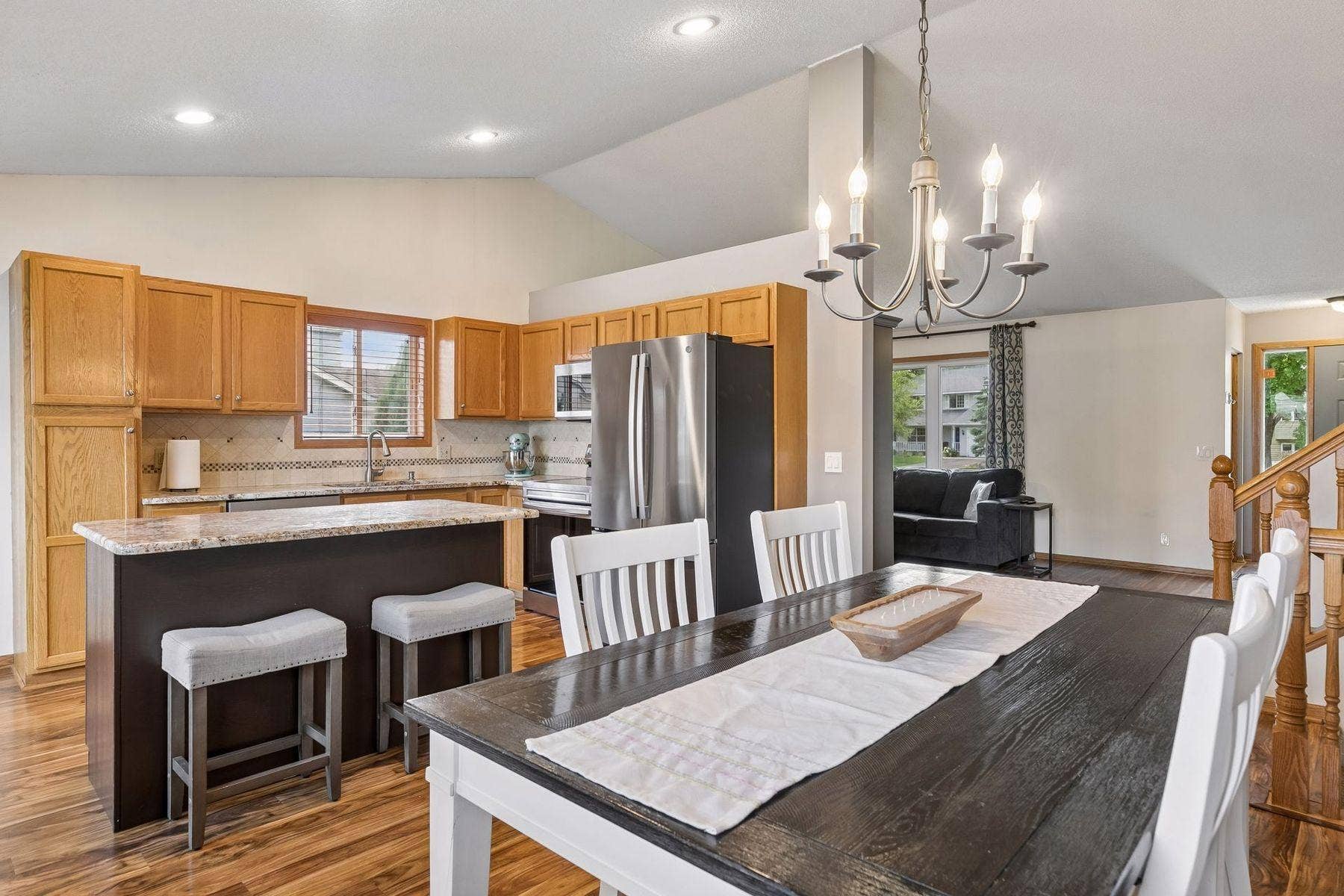 1049 Bonnieview Drive, Woodbury, MN 55129 Open concept living with eat in kitchen