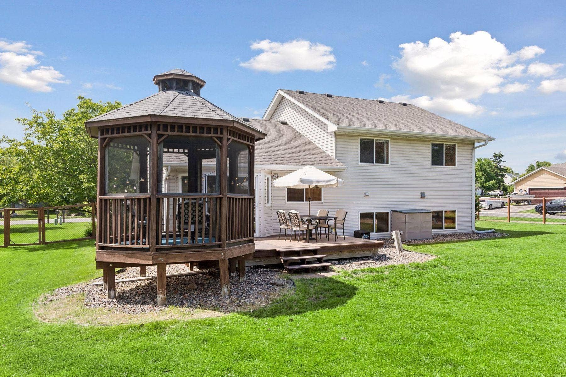 1049 Bonnieview Drive, Woodbury, MN 55129 1049 Bonnieview Drive, Woodbury, MN 55129