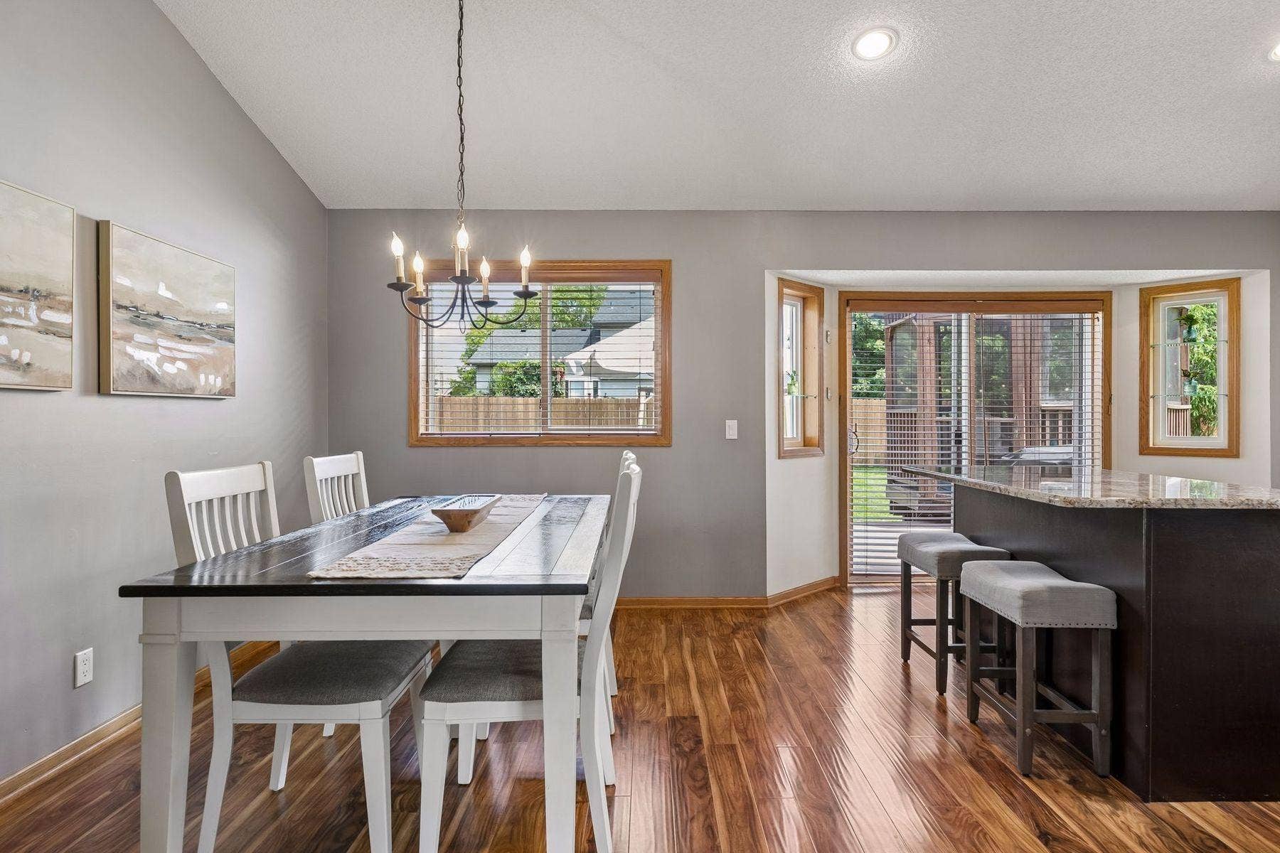 1049 Bonnieview Drive, Woodbury, MN 55129 1049 Bonnieview Drive, Woodbury, MN 55129