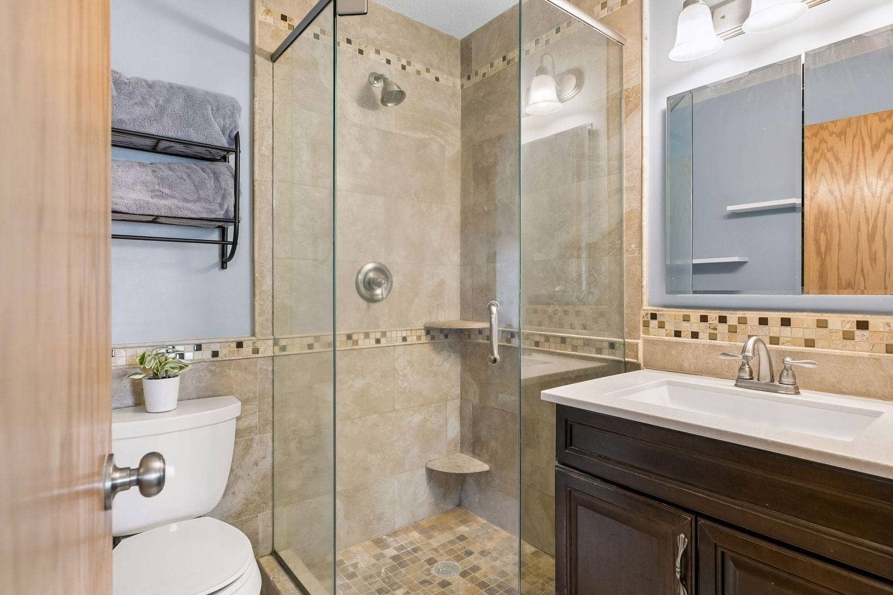 1049 Bonnieview Drive, Woodbury, MN 55129 Primary ensuite bathroom