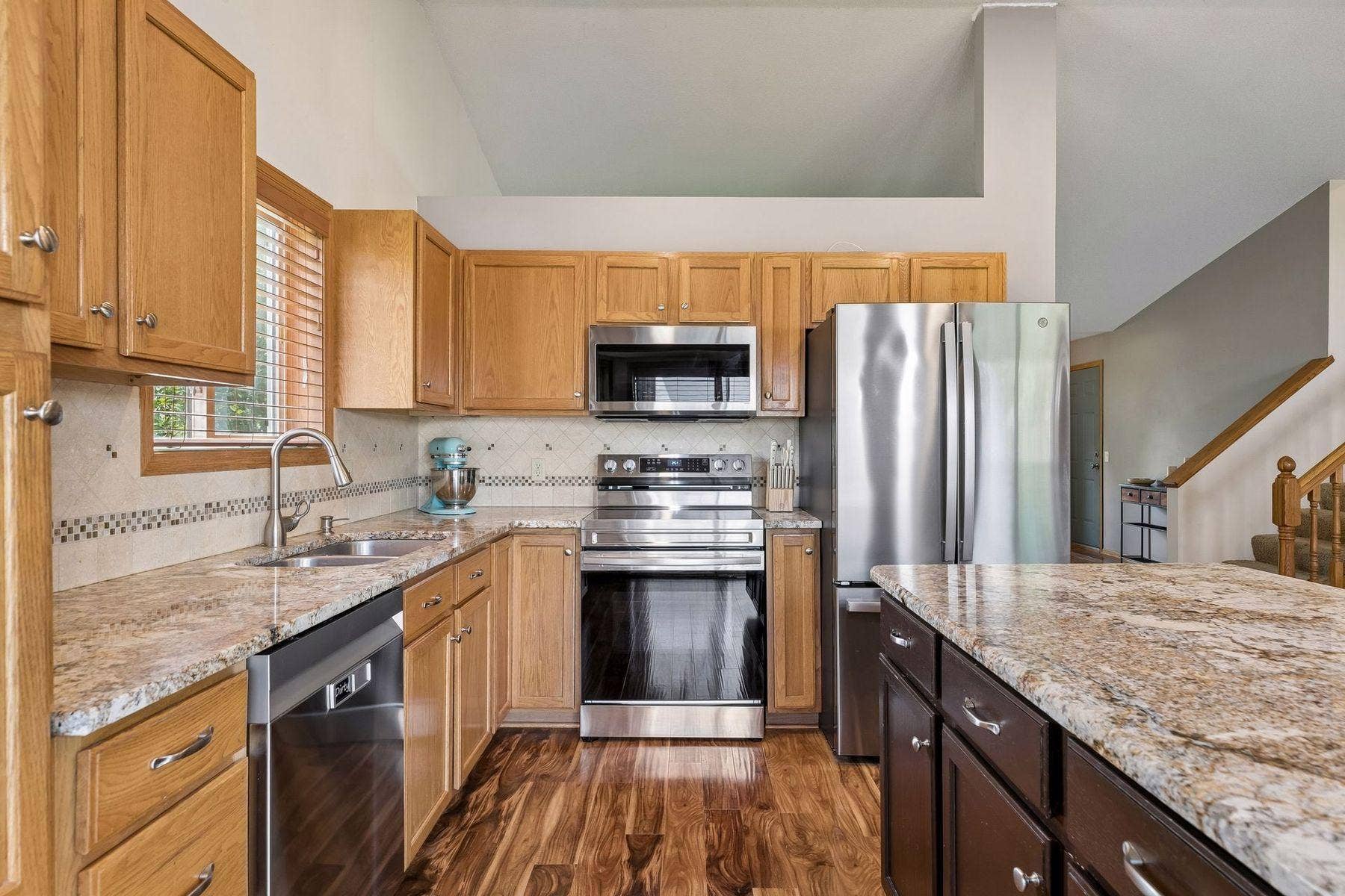 1049 Bonnieview Drive, Woodbury, MN 55129 1049 Bonnieview Drive, Woodbury, MN 55129