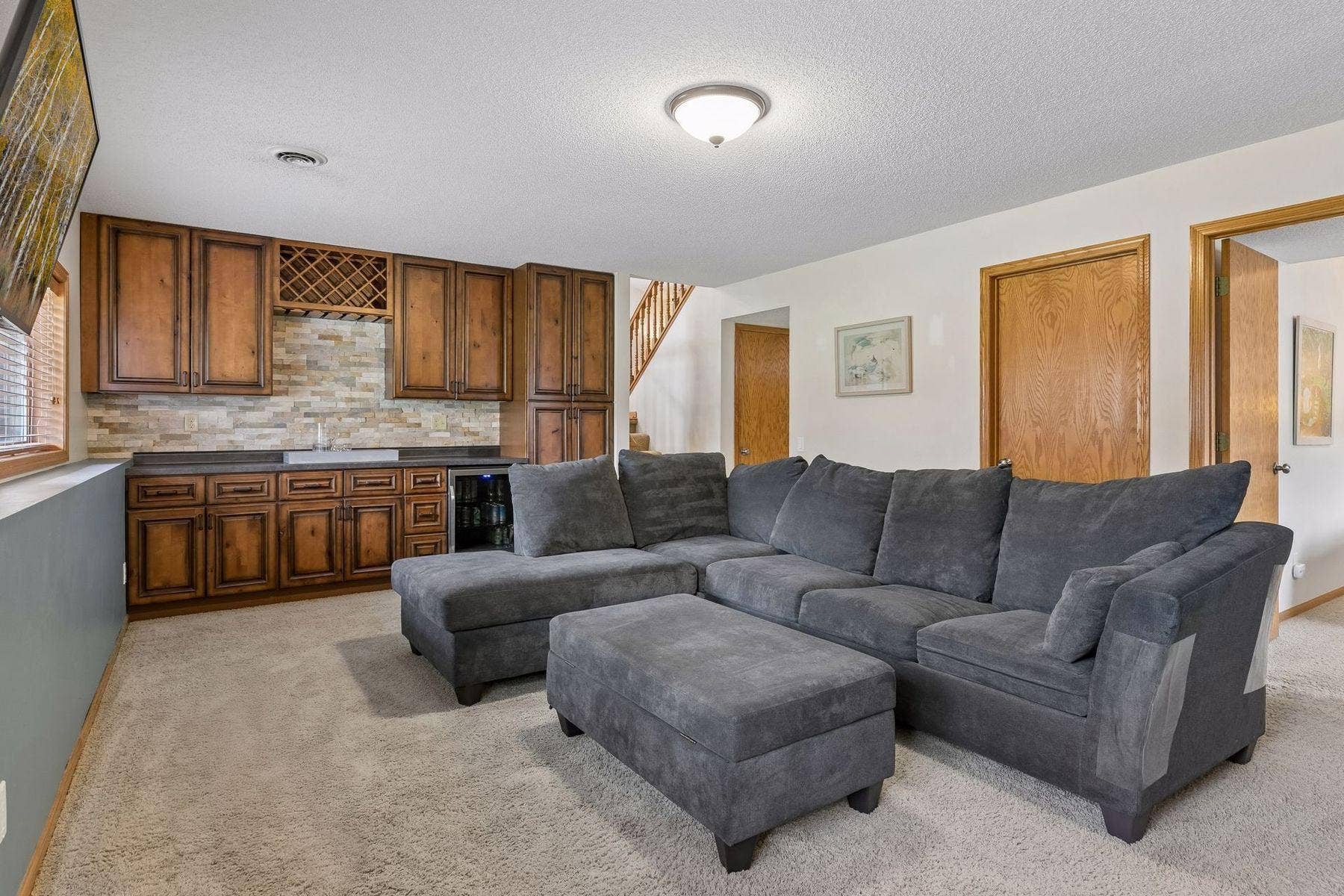 1049 Bonnieview Drive, Woodbury, MN 55129 1049 Bonnieview Drive, Woodbury, MN 55129