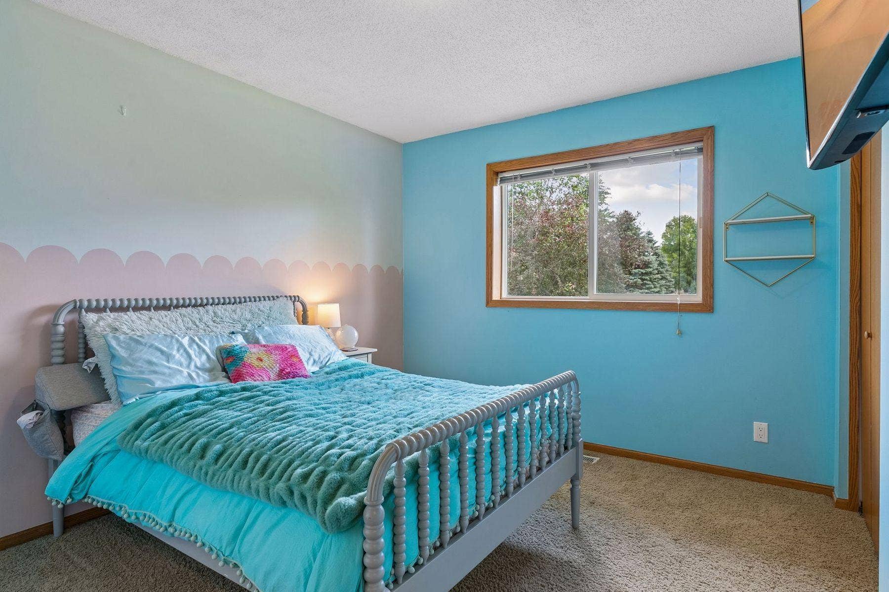 1049 Bonnieview Drive, Woodbury, MN 55129 Second bedroom
