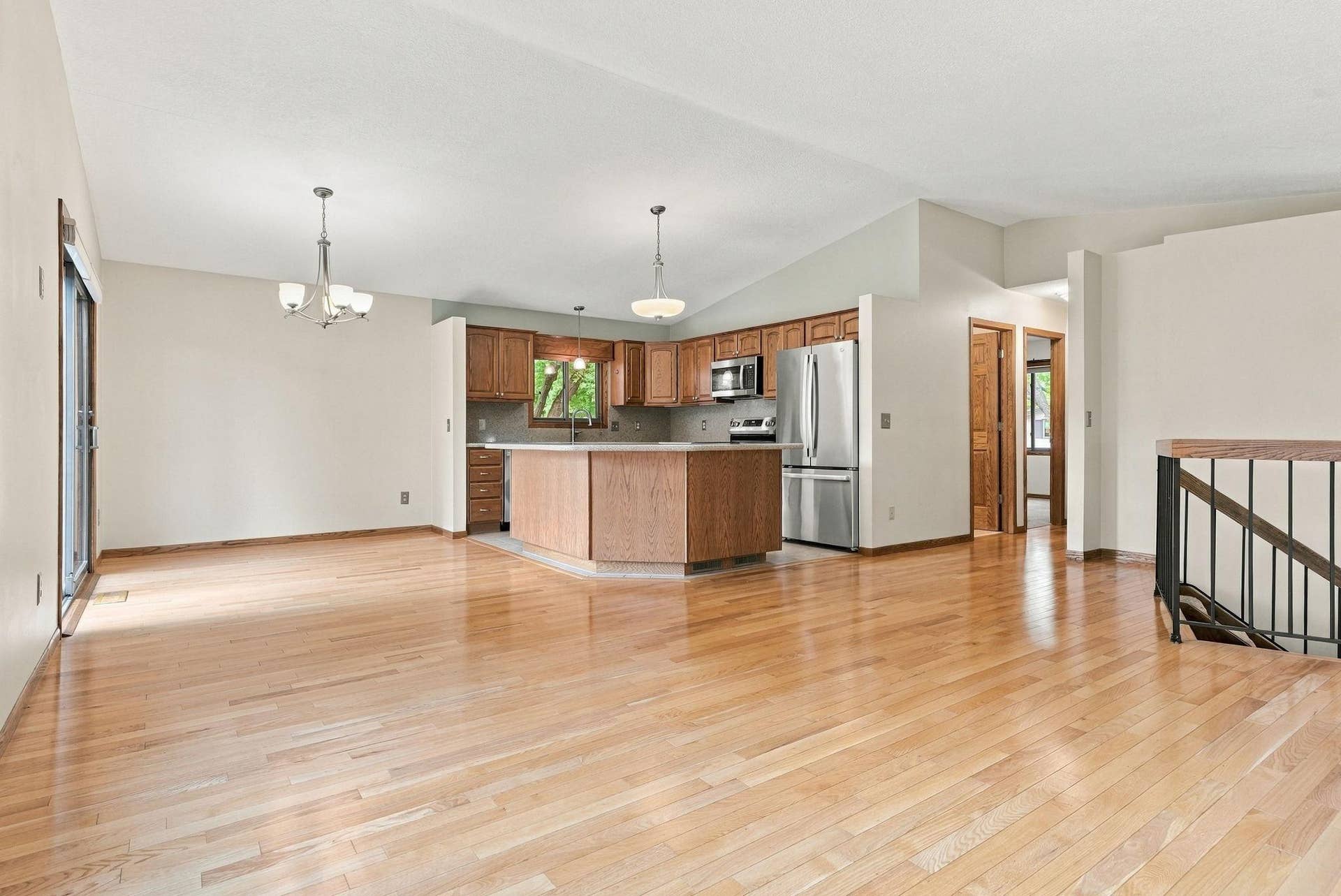 1980 Timber Wolf Trail N, Eagan, MN 55122 Upper2.jpg