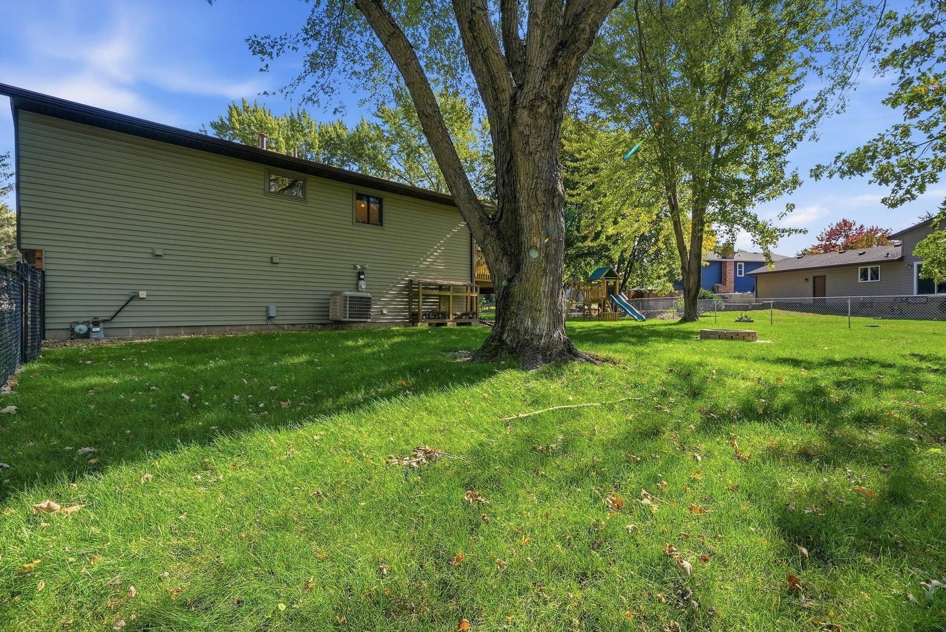 1980 Timber Wolf Trail N, Eagan, MN 55122 Side Yard.jpg
