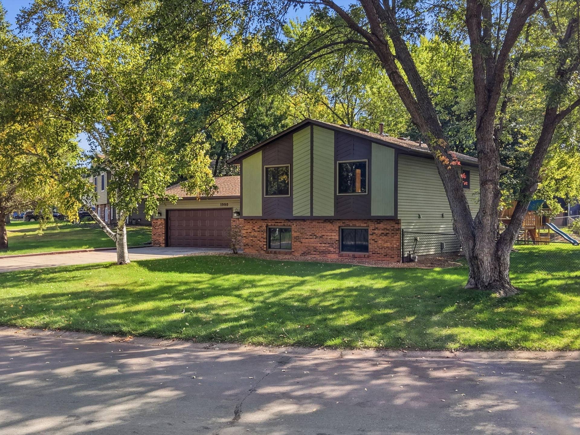 1980 Timber Wolf Trail N, Eagan, MN 55122 Front.jpg