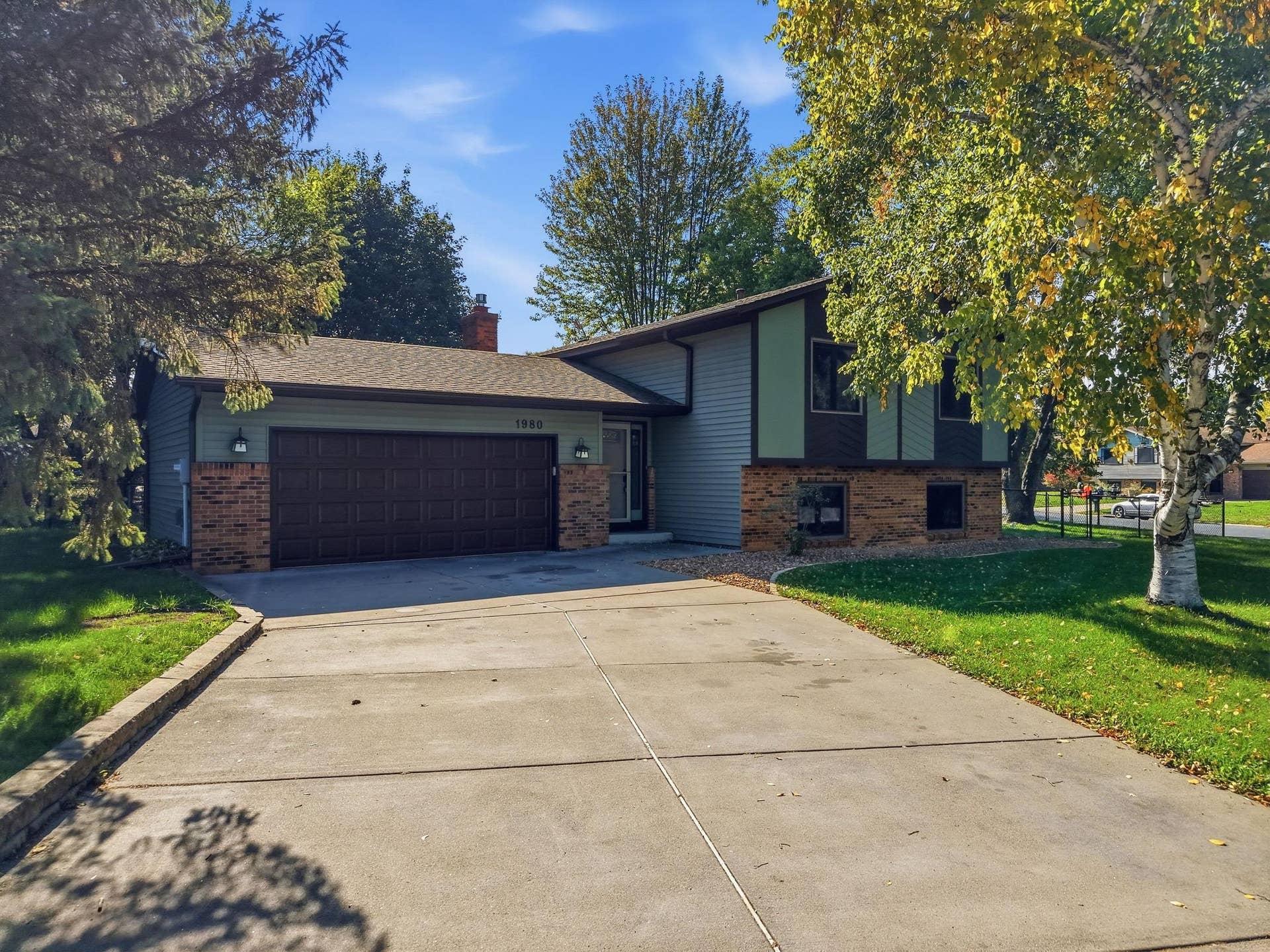 1980 Timber Wolf Trail N, Eagan, MN 55122 Front.jpg