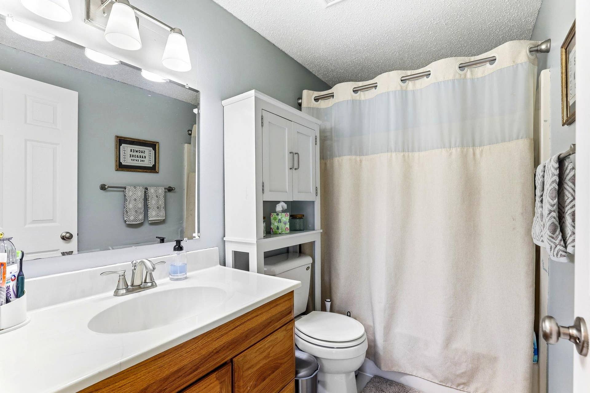 1480 Granada Avenue N, Oakdale, MN 55128