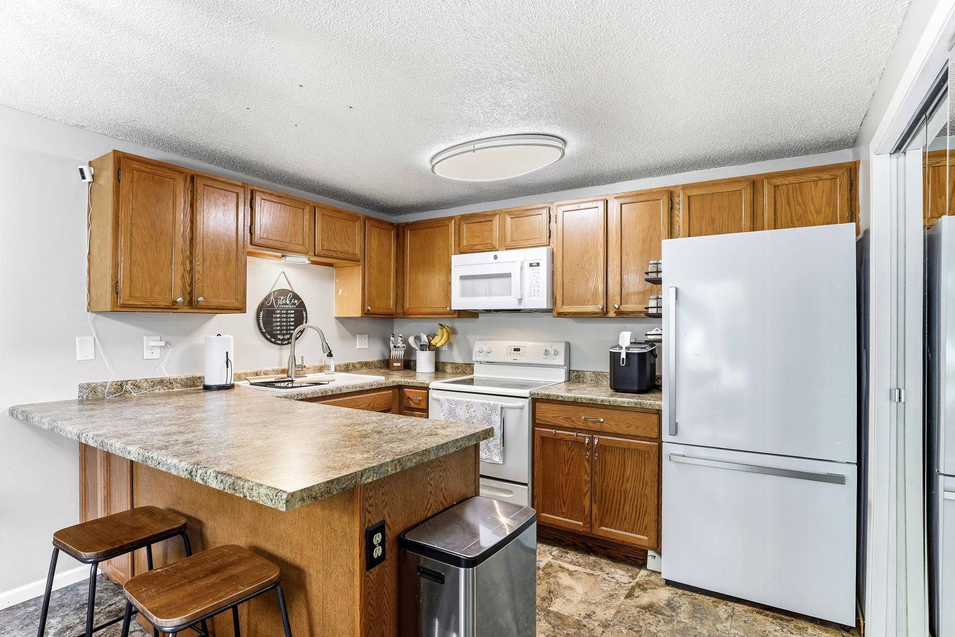 1480 Granada Avenue N, Oakdale, MN 55128