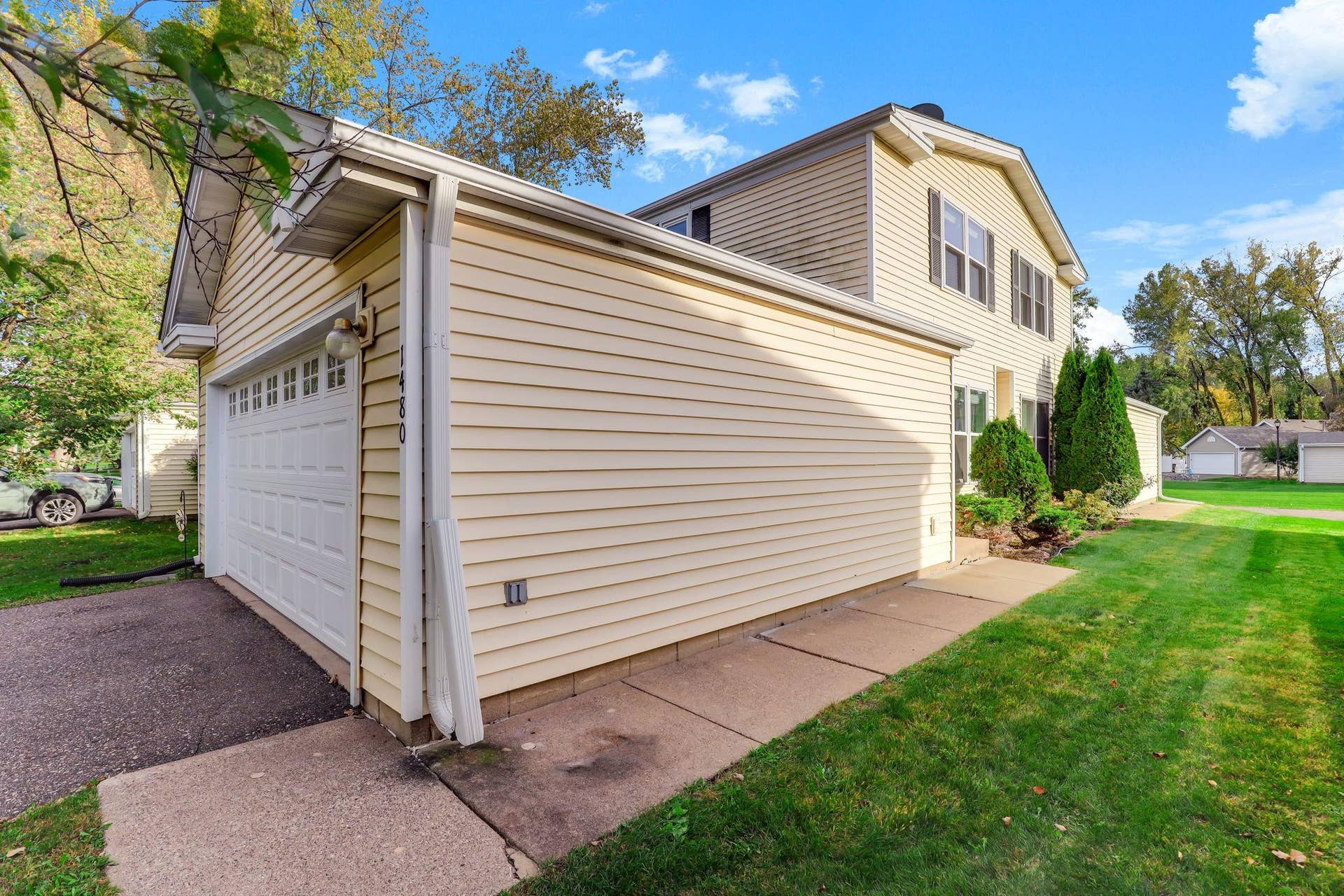1480 Granada Avenue N, Oakdale, MN 55128