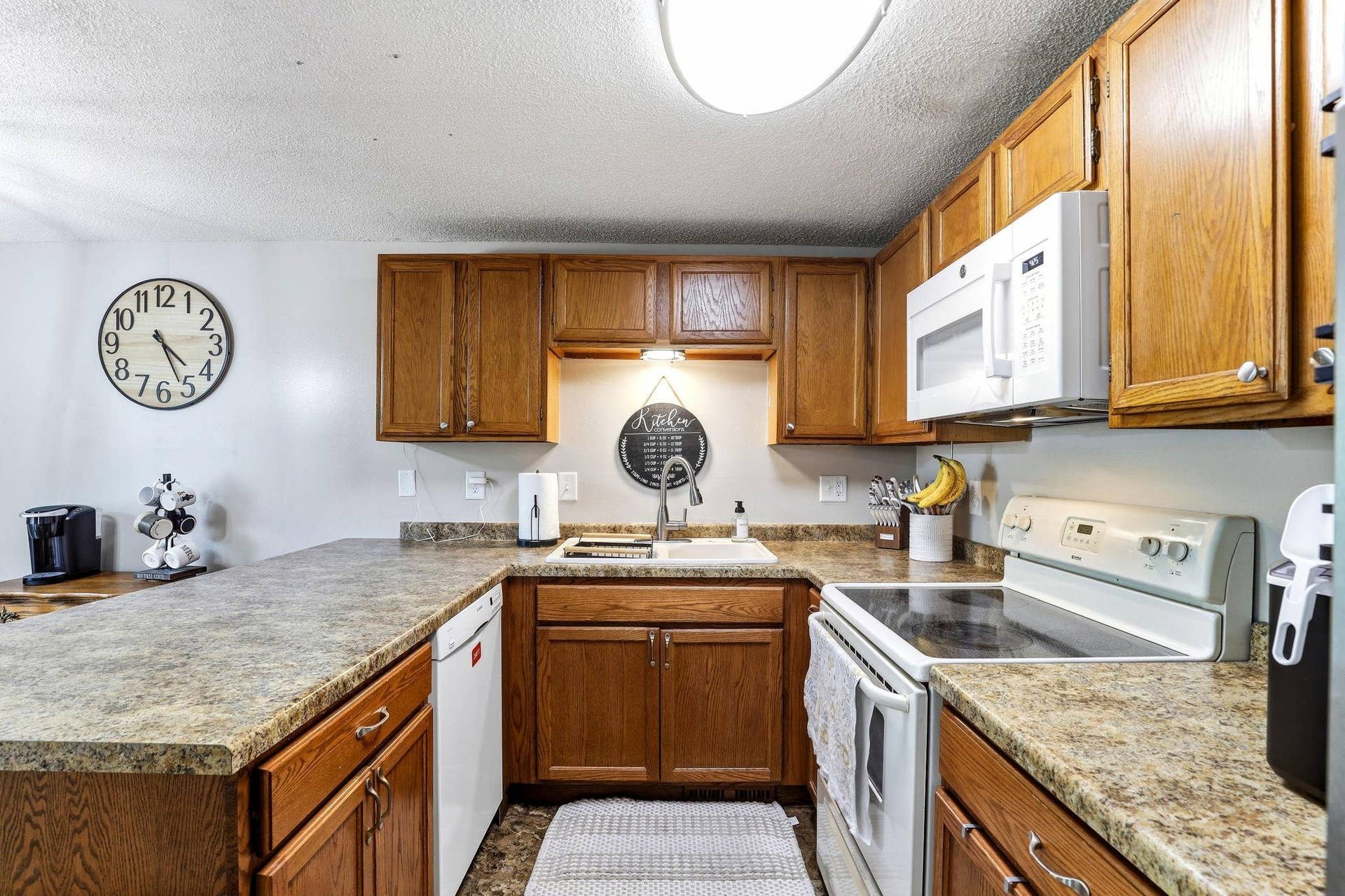 1480 Granada Avenue N, Oakdale, MN 55128