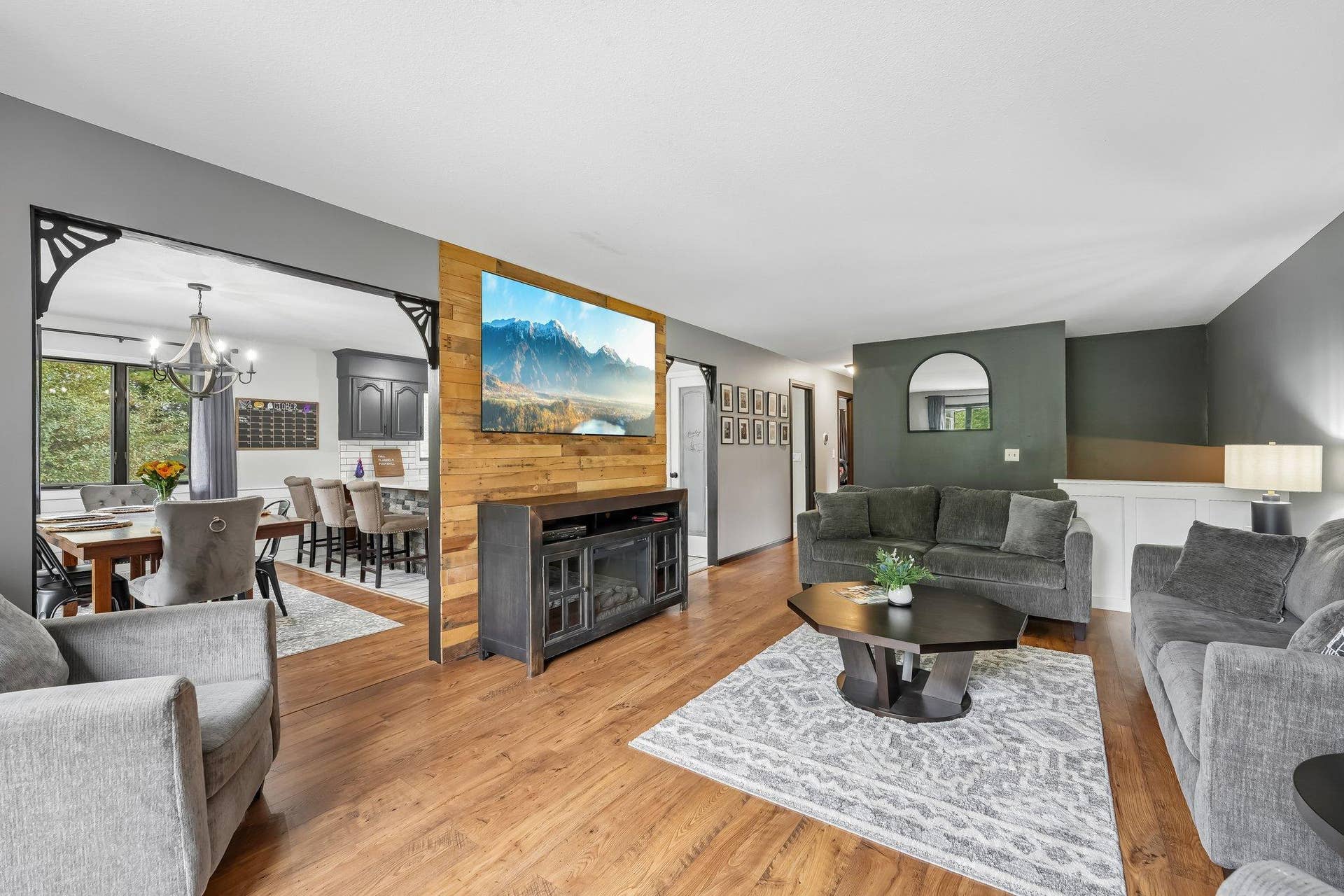 1252 Rolling Hills Trail, Hudson, WI 54016 Living room