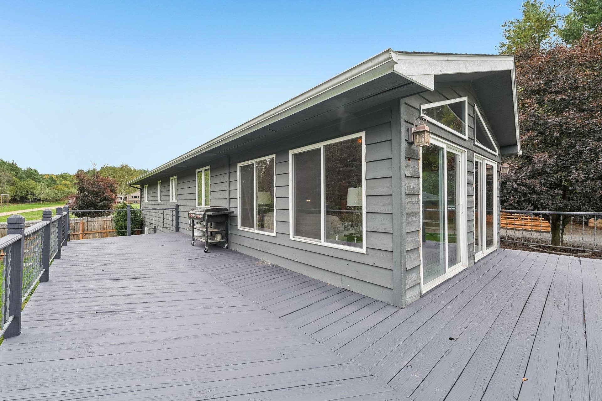 1252 Rolling Hills Trail, Hudson, WI 54016 Wrap deck