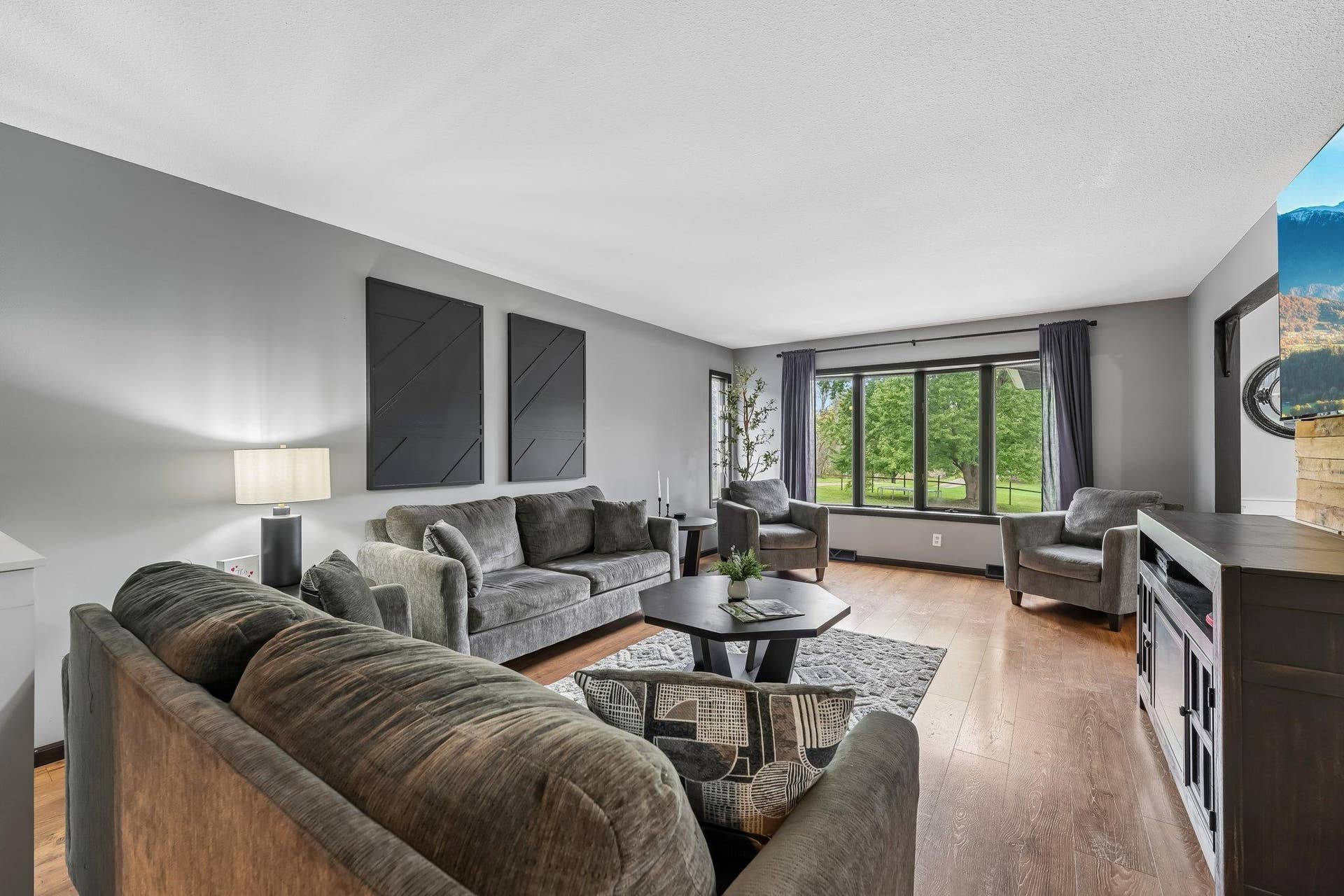 1252 Rolling Hills Trail, Hudson, WI 54016 Large living room