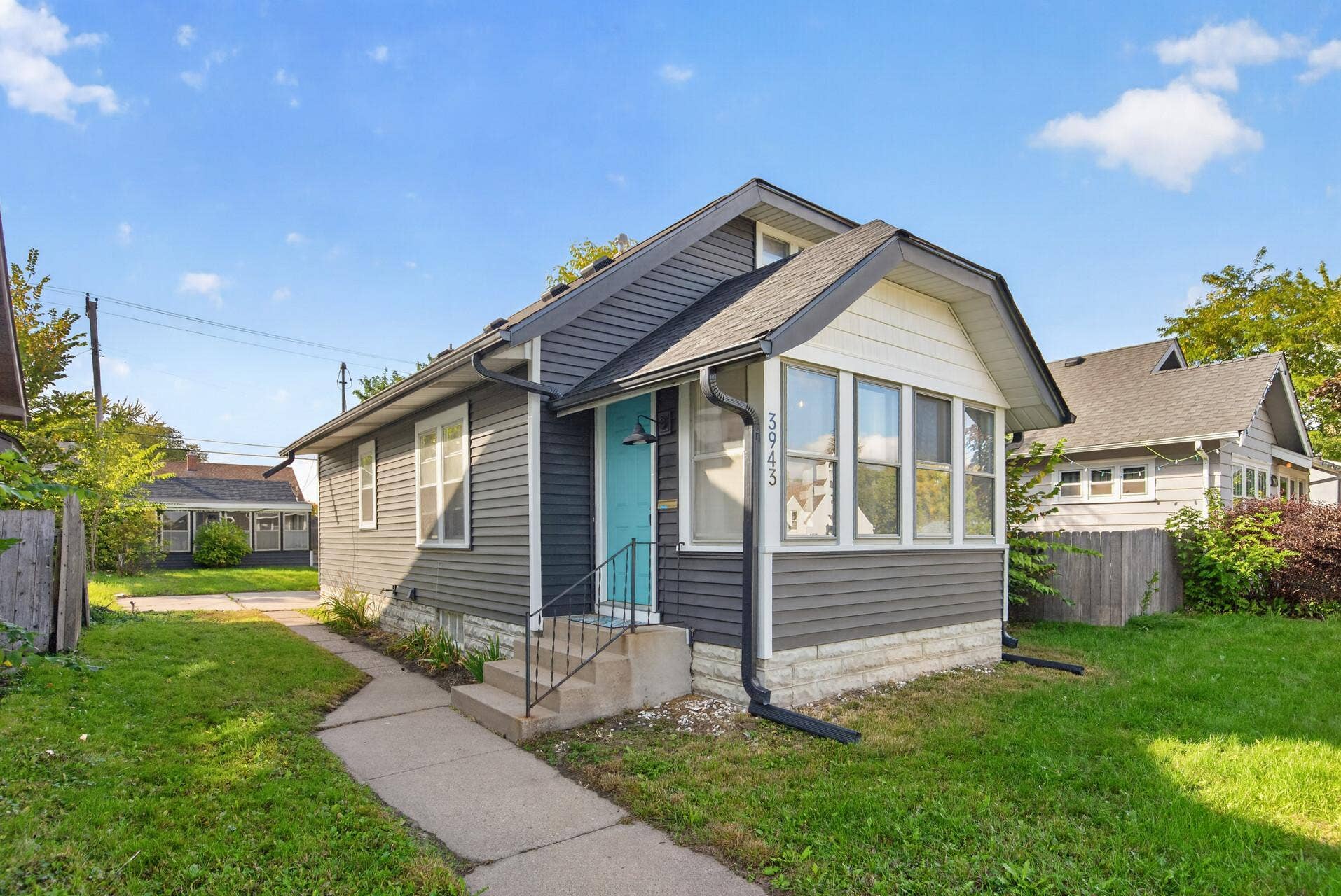 Cute Bungalow w/lots of updates!