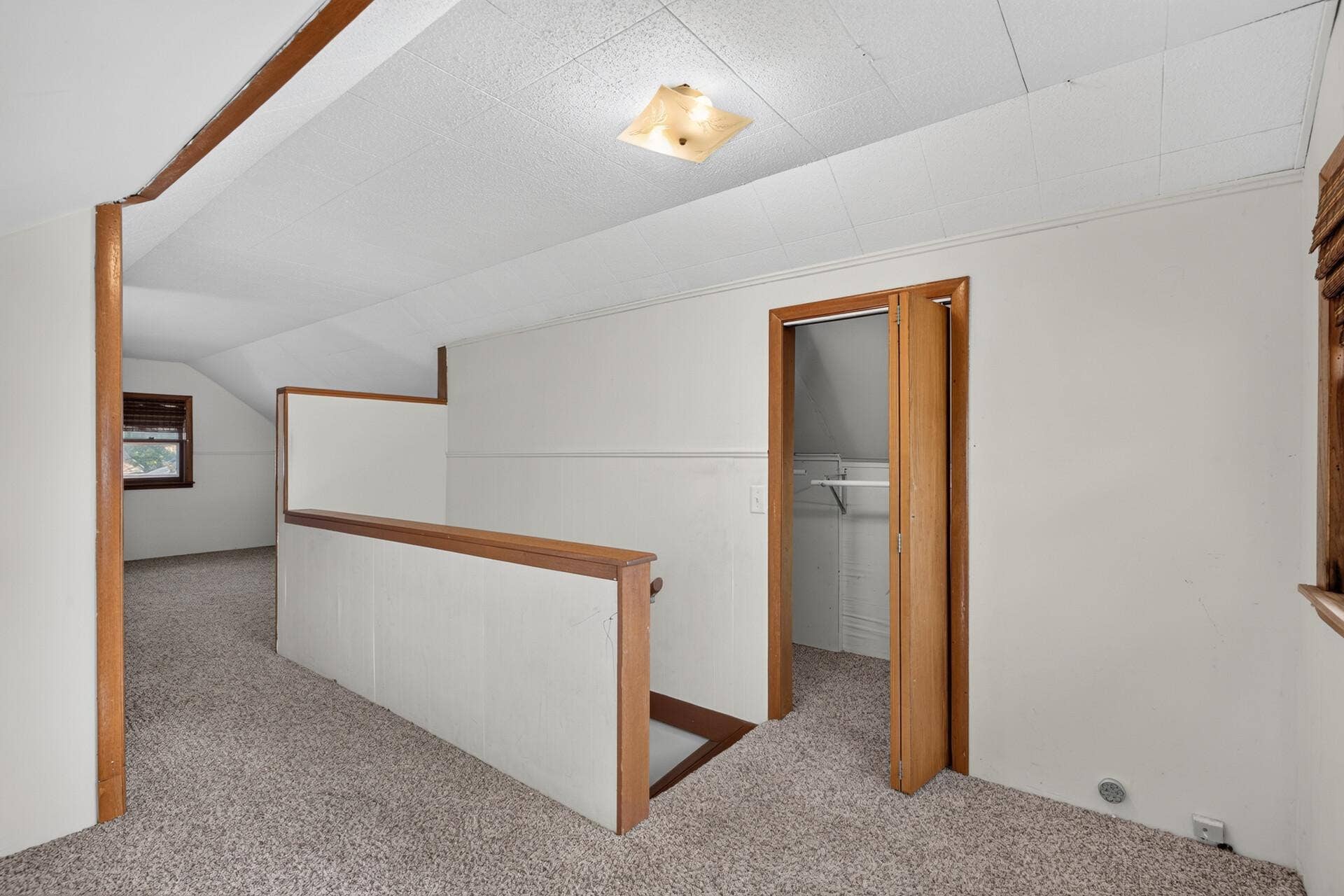 Upper Landing Lg enough for desk area