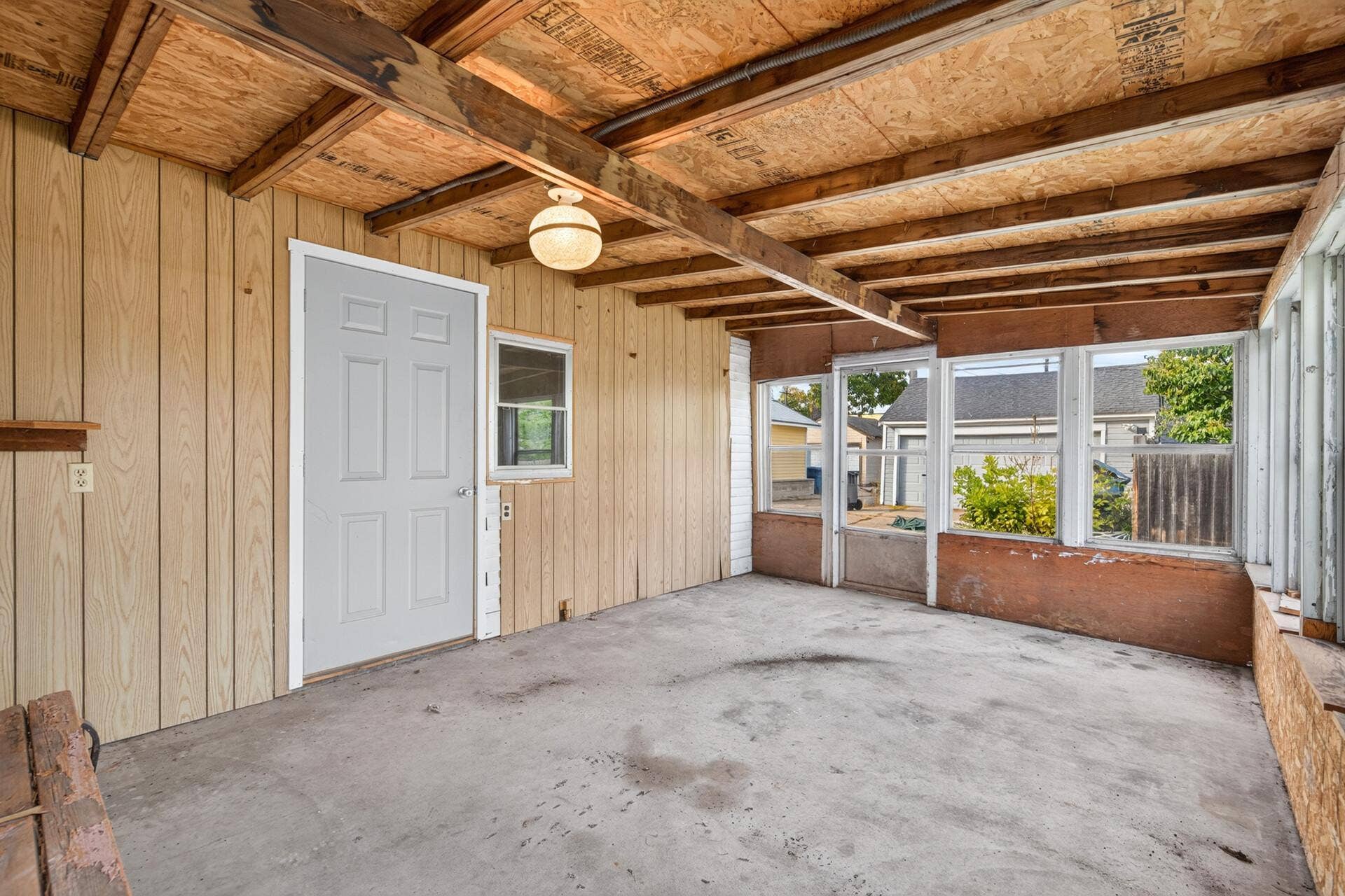 Porch on Garage - lots of potential!