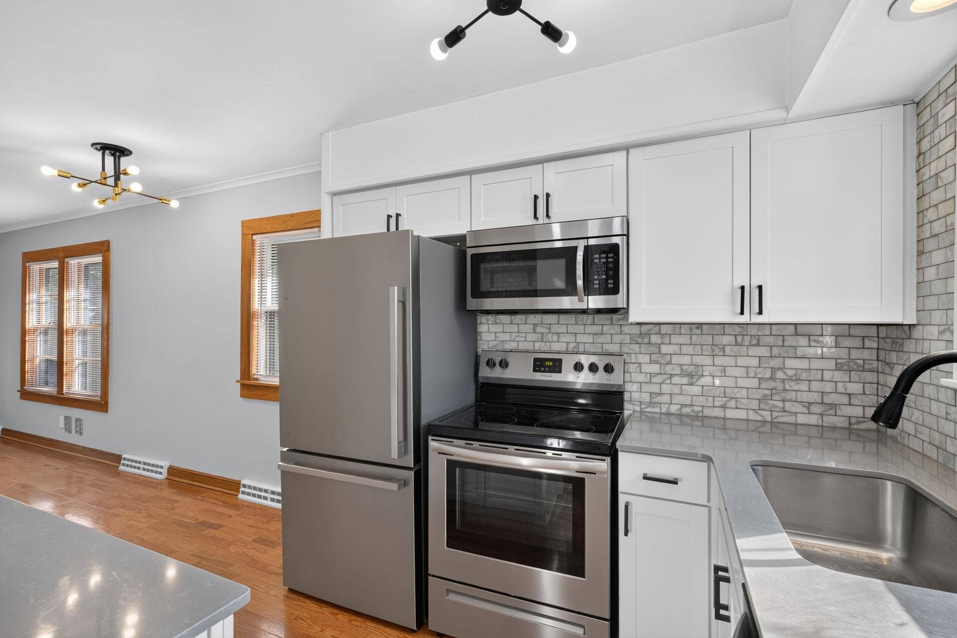 Quartz Counter - Stainless appliances