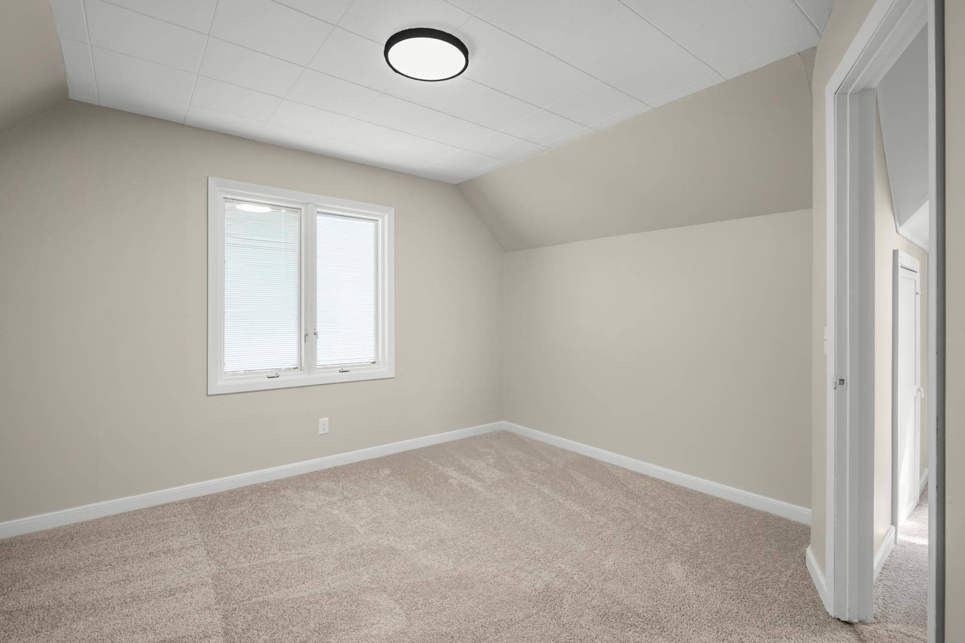 756 Mcknight Road N, Maplewood, MN 55119 Upper level bedroom 2