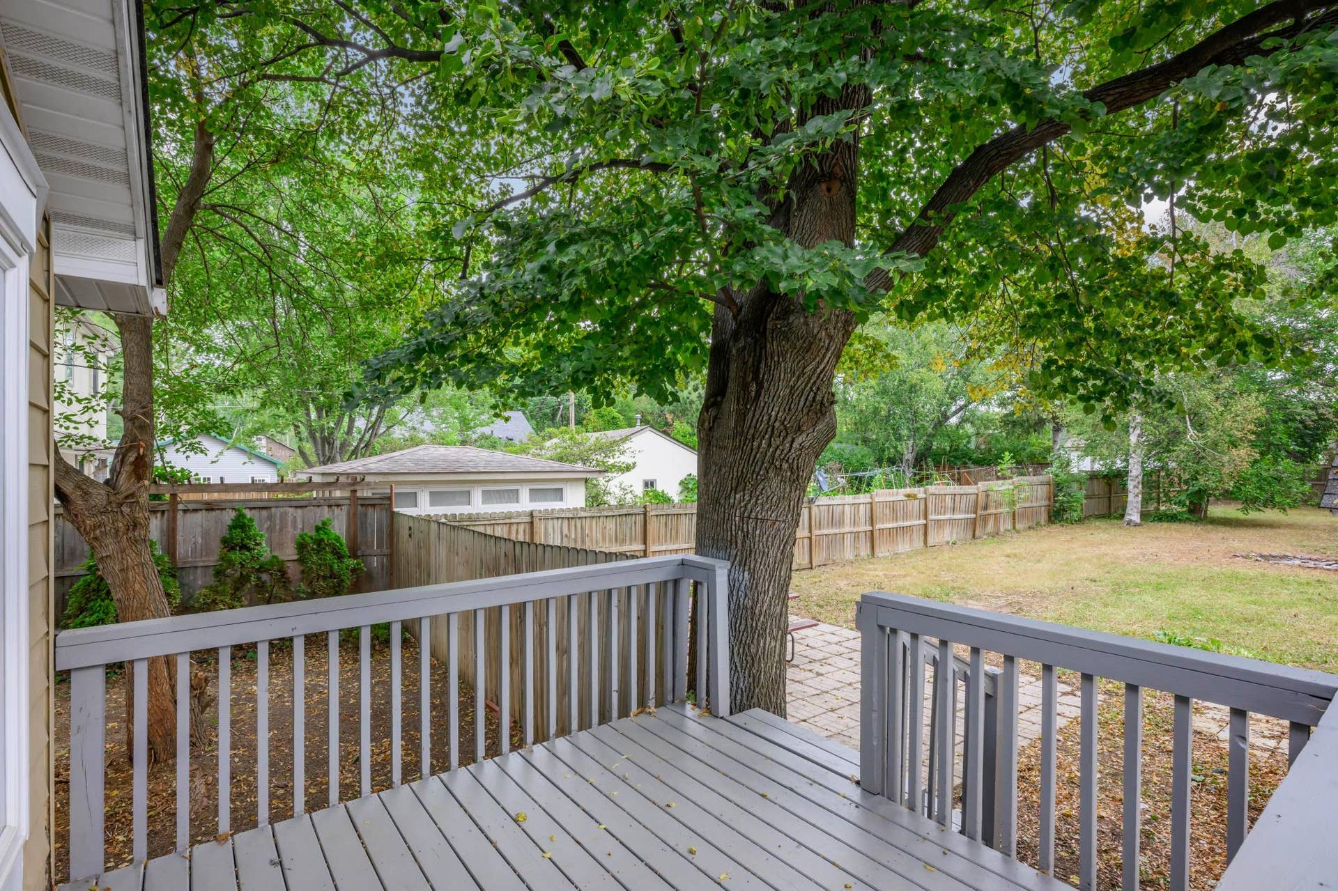 756 Mcknight Road N, Maplewood, MN 55119 Solid deck right off the family room