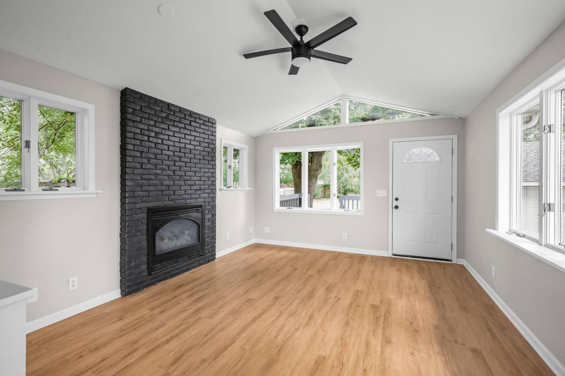 756 Mcknight Road N, Maplewood, MN 55119 Plenty of natural light
